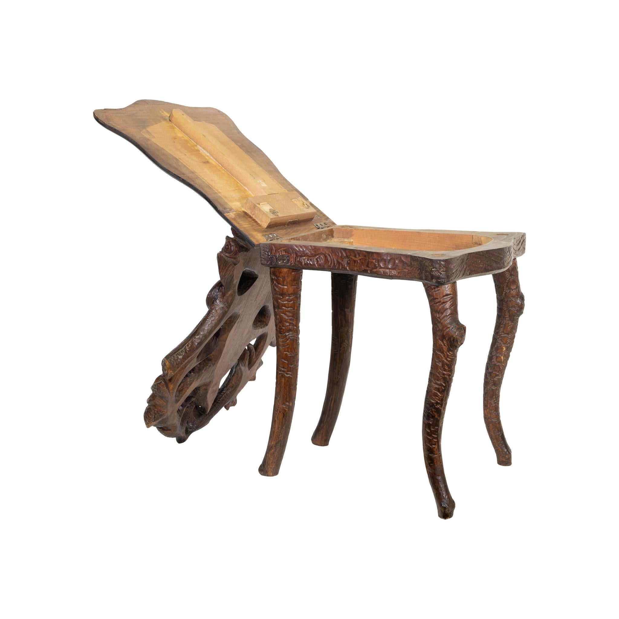 Schwarzwälder geschnitzter Bär-Stuhl aus dem 19. Jahrhundert (Holz) im Angebot