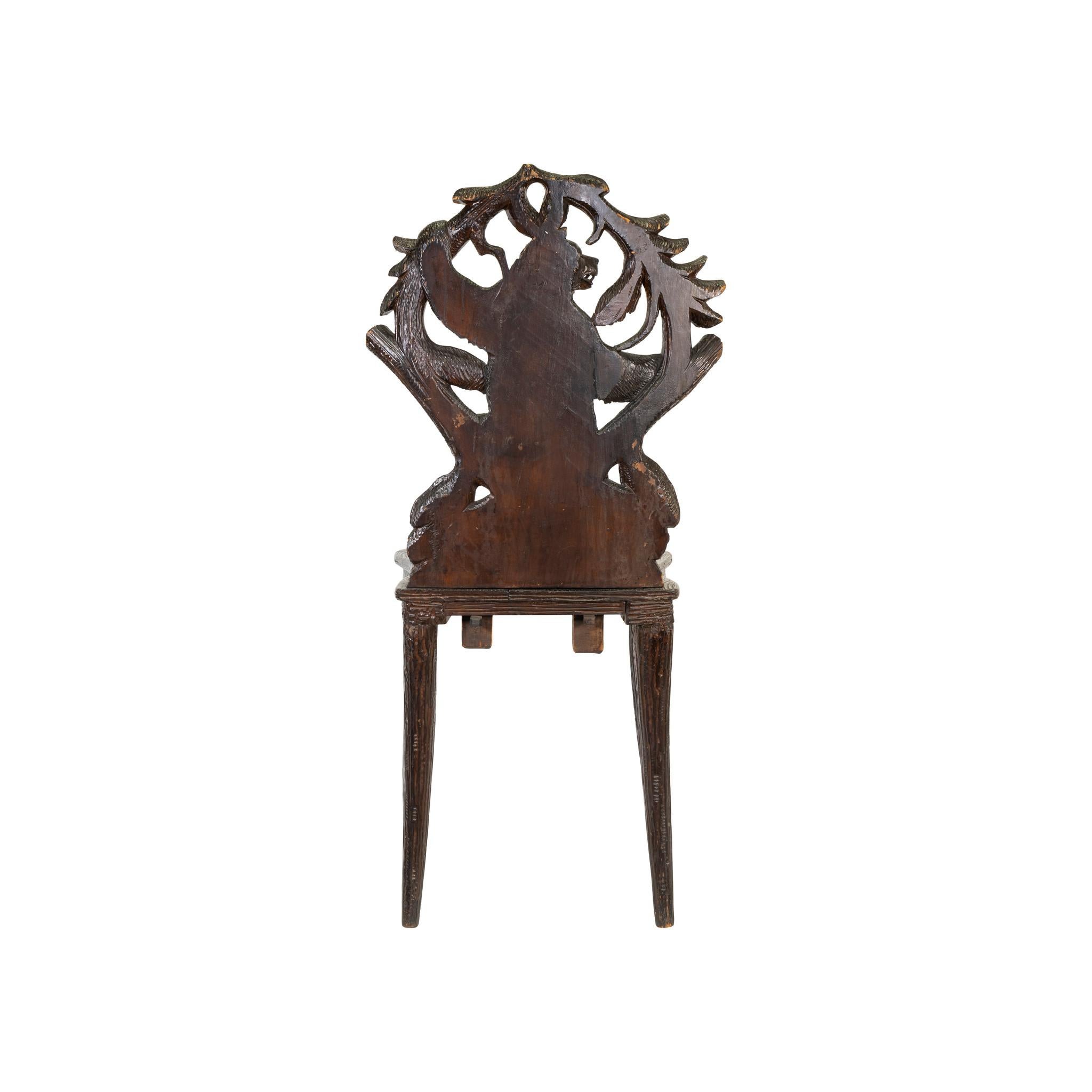 Schwarzwälder geschnitzter Bär-Stuhl aus dem 19. Jahrhundert (Handgeschnitzt) im Angebot