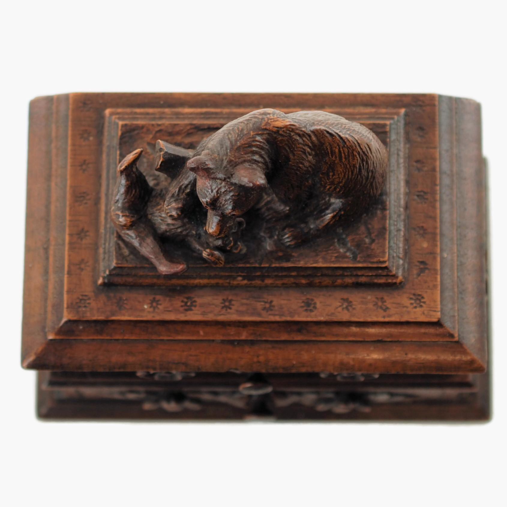 19th Century Black Forest Carved Bear Motif Wood Box with Swing-Out Compartment In Good Condition For Sale In Cincinnati, OH