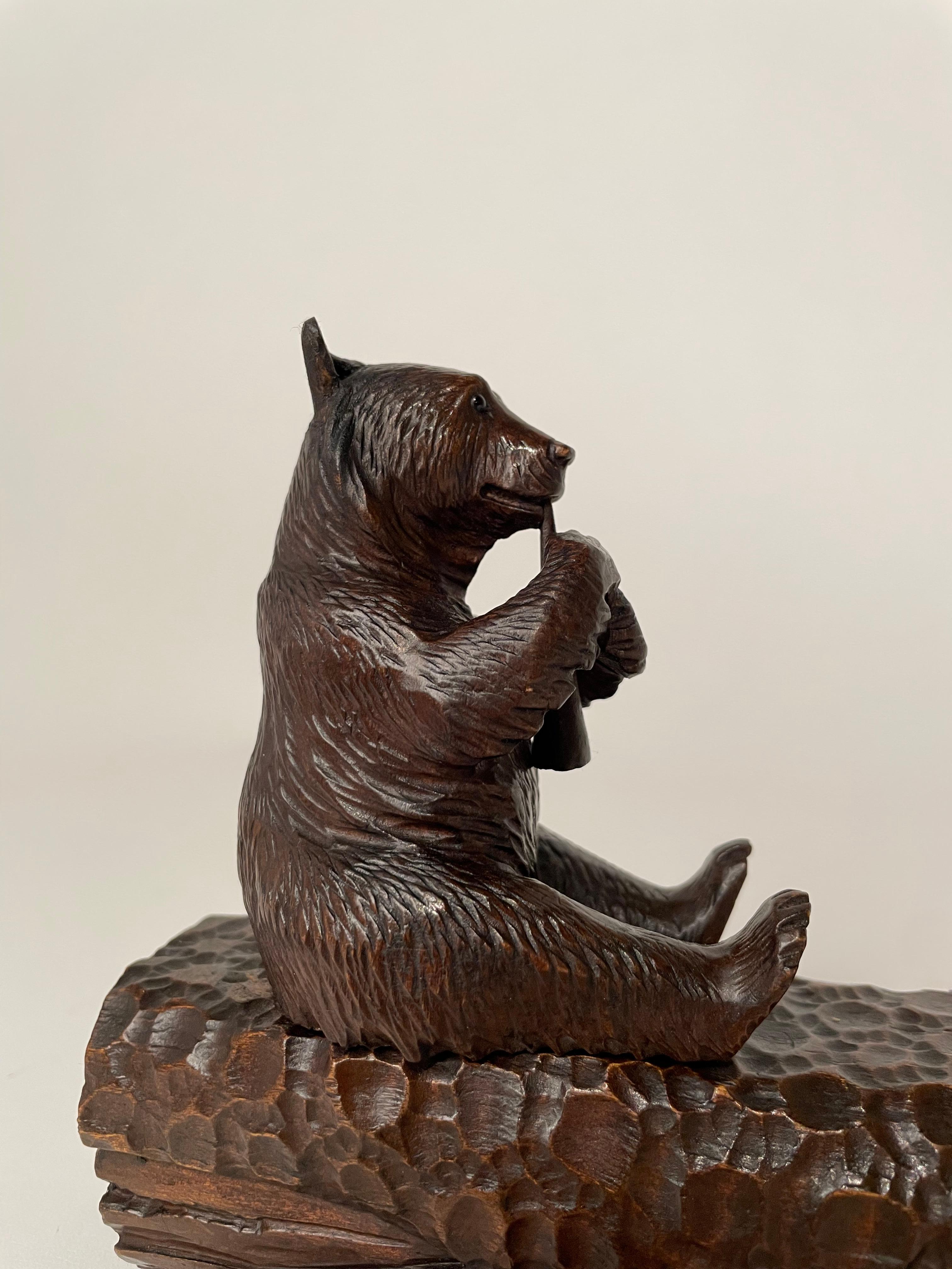 19th Century Black Forest Carved Bear on a Log Inkwell 9