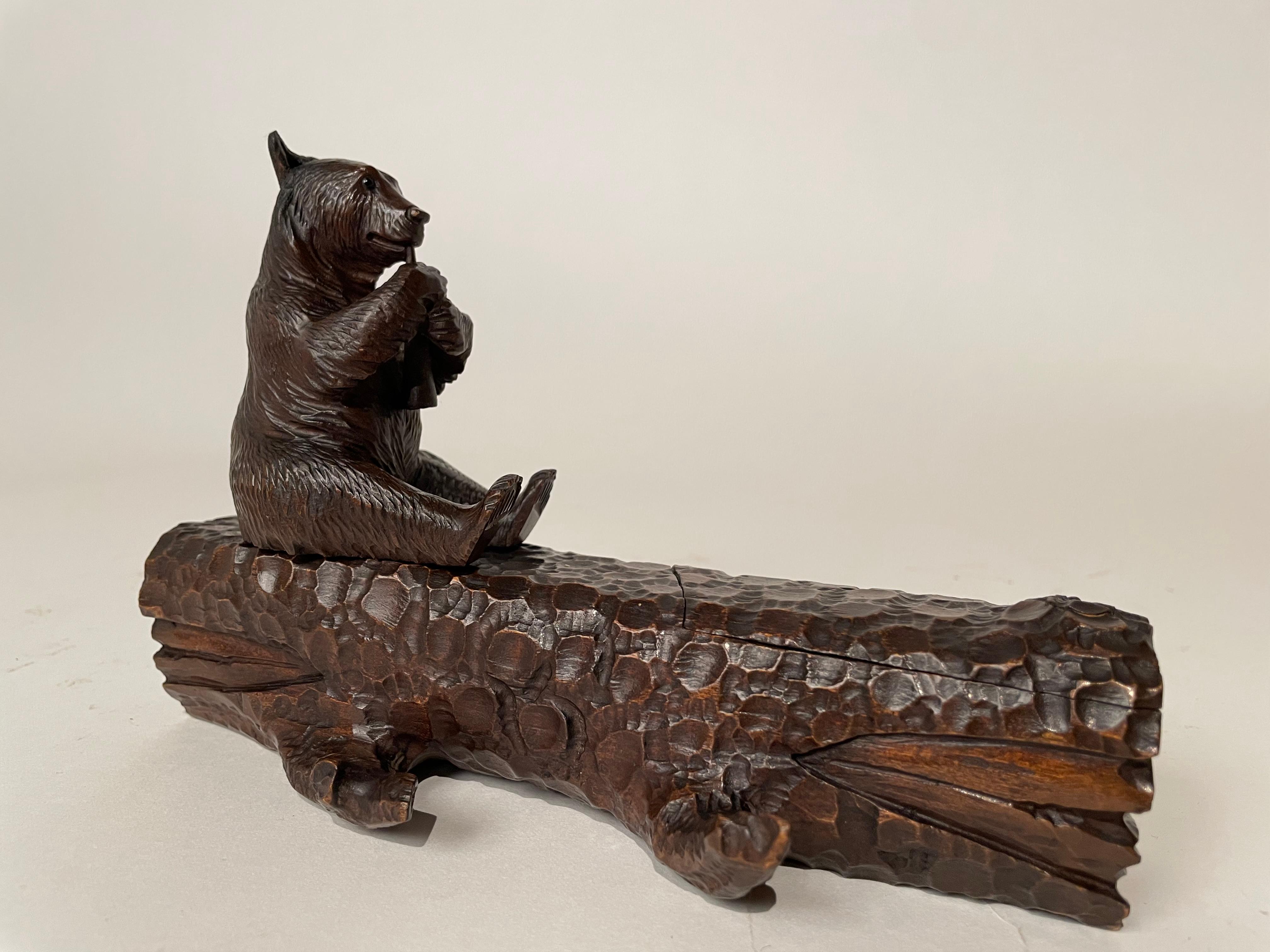 19th Century Black Forest Carved Bear on a Log Inkwell 10