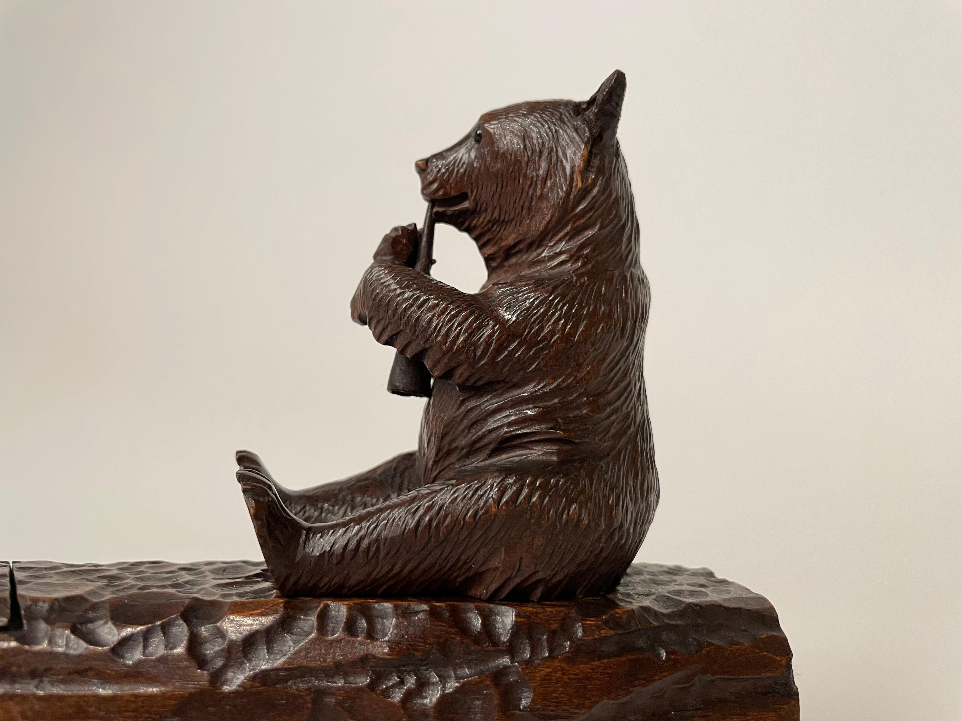 19th Century Black Forest Carved Bear on a Log Inkwell In Good Condition In Stamford, CT