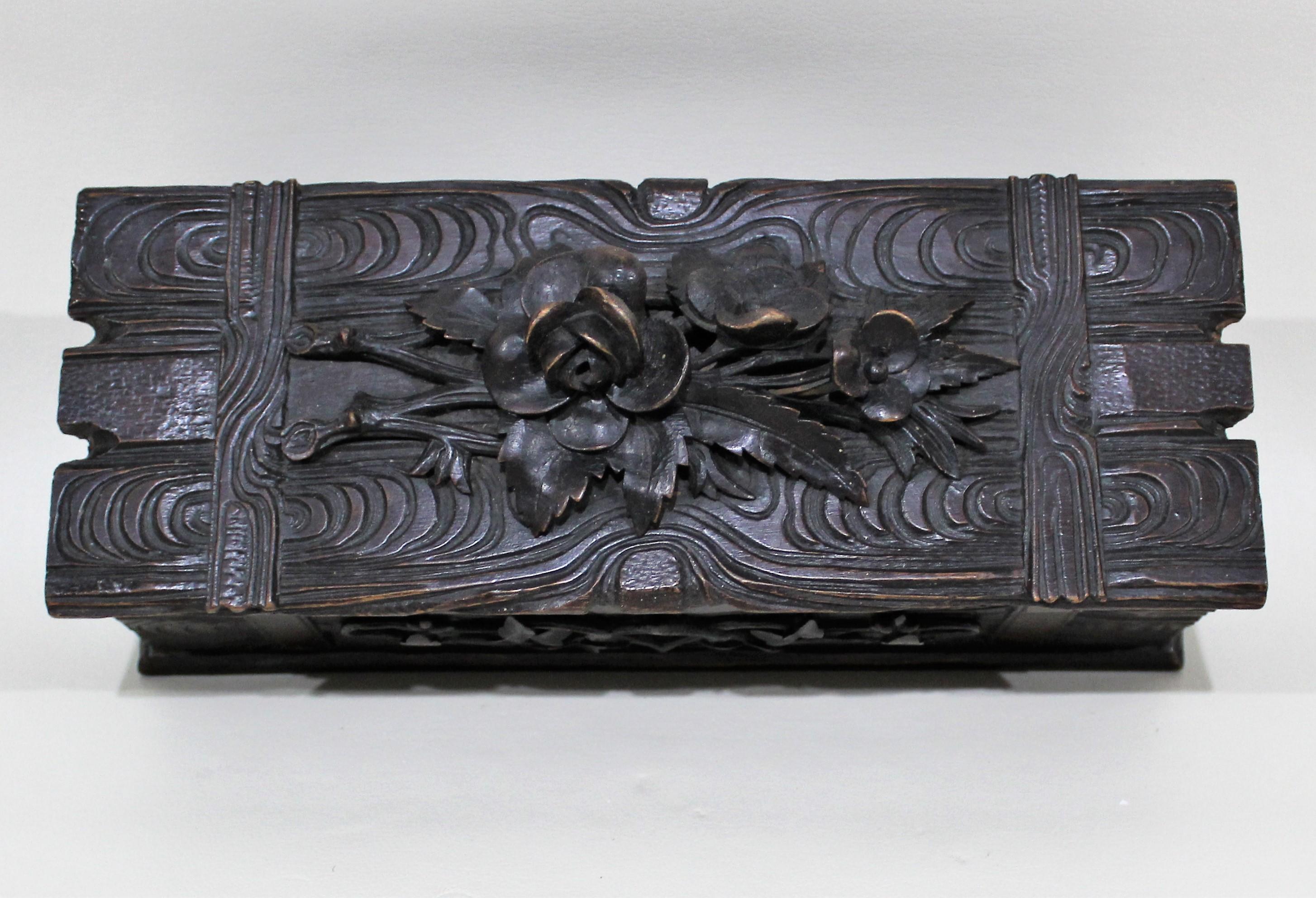 19th Century Black Forest Carved Box For Sale 2