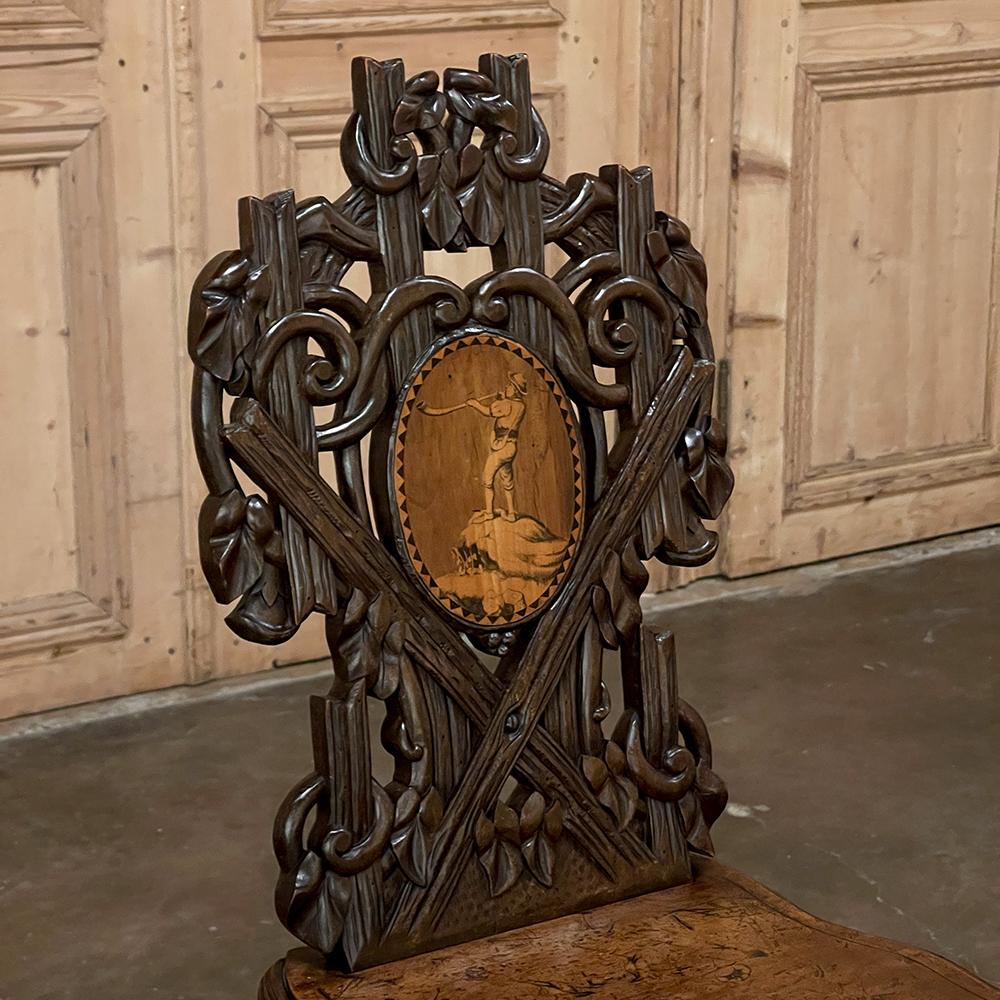 Chaise de salon du 19ème siècle sculptée et marquetée en Forêt Noire en vente 3