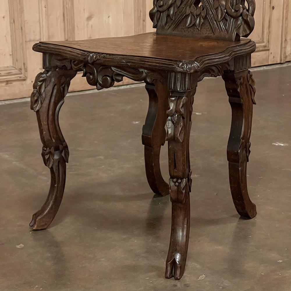 Sedia da salotto intagliata e intarsiata Black Forest del XIX secolo in vendita 7