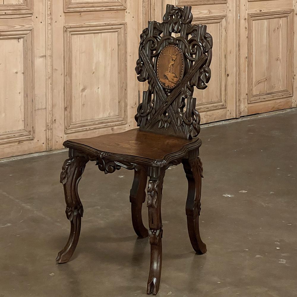 Forêt-Noire Chaise de salon du 19ème siècle sculptée et marquetée en Forêt Noire en vente