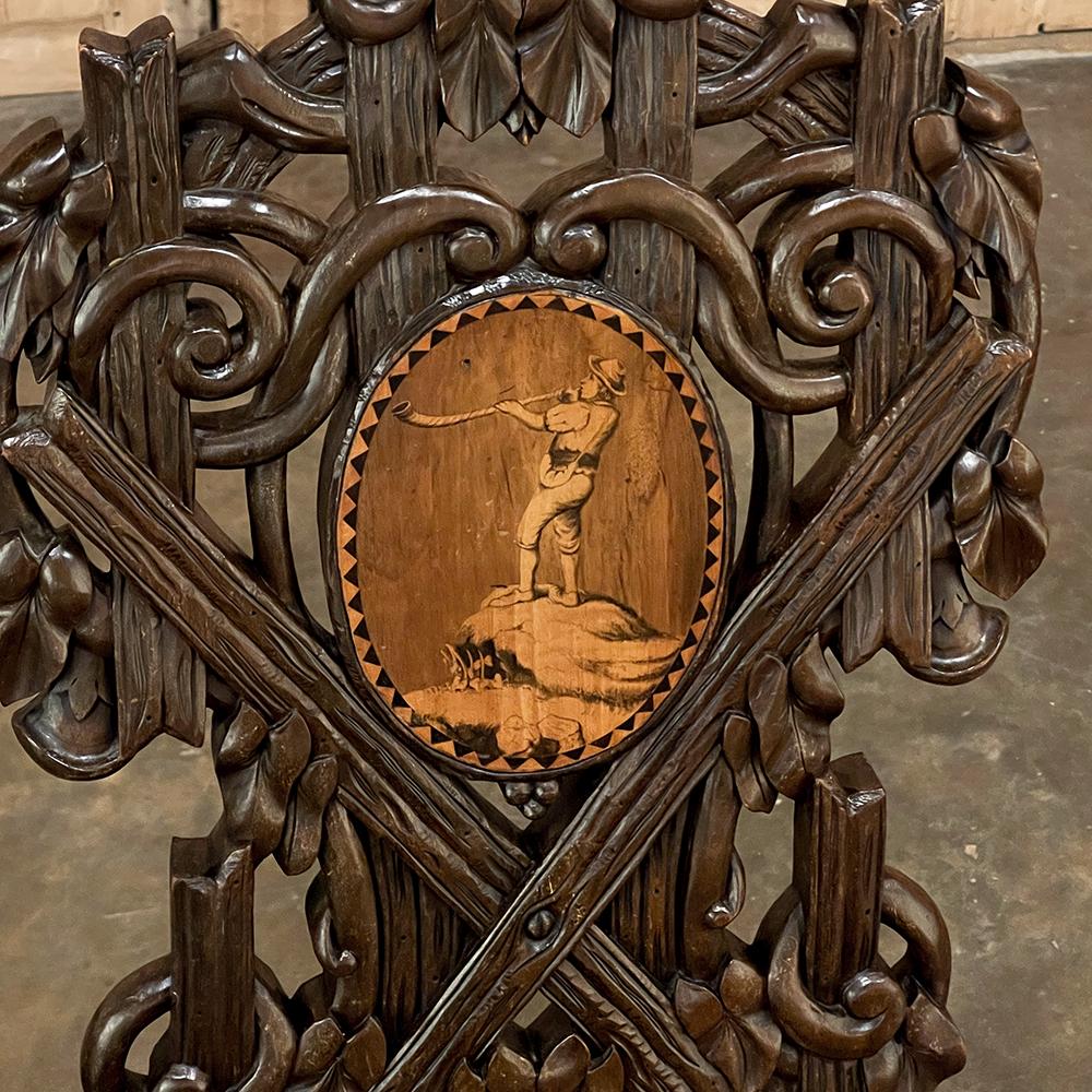 Chaise de salon du 19ème siècle sculptée et marquetée en Forêt Noire en vente 1