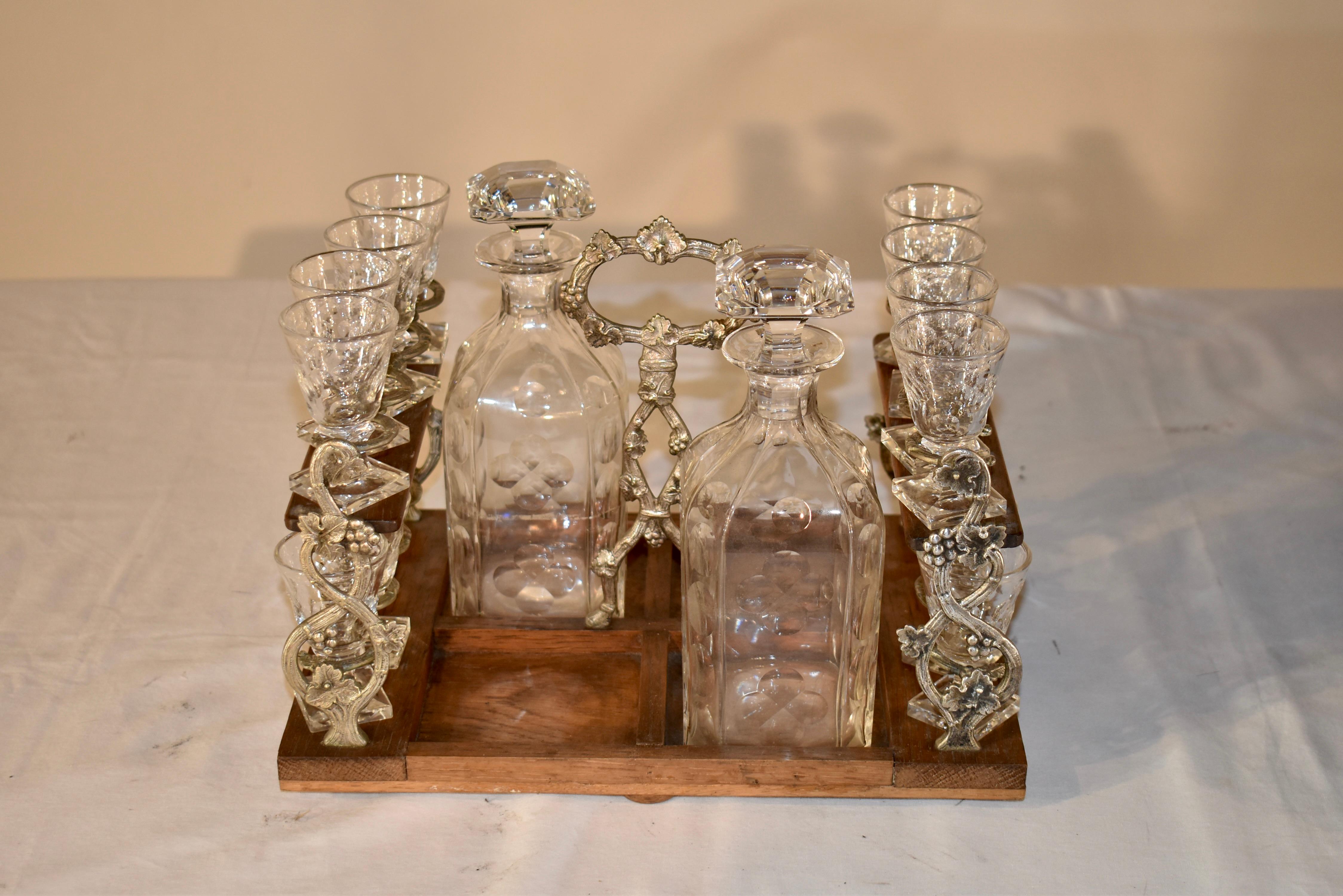 Boîte à liqueurs du 19e siècle, sculptée en Black Forest en vente 3