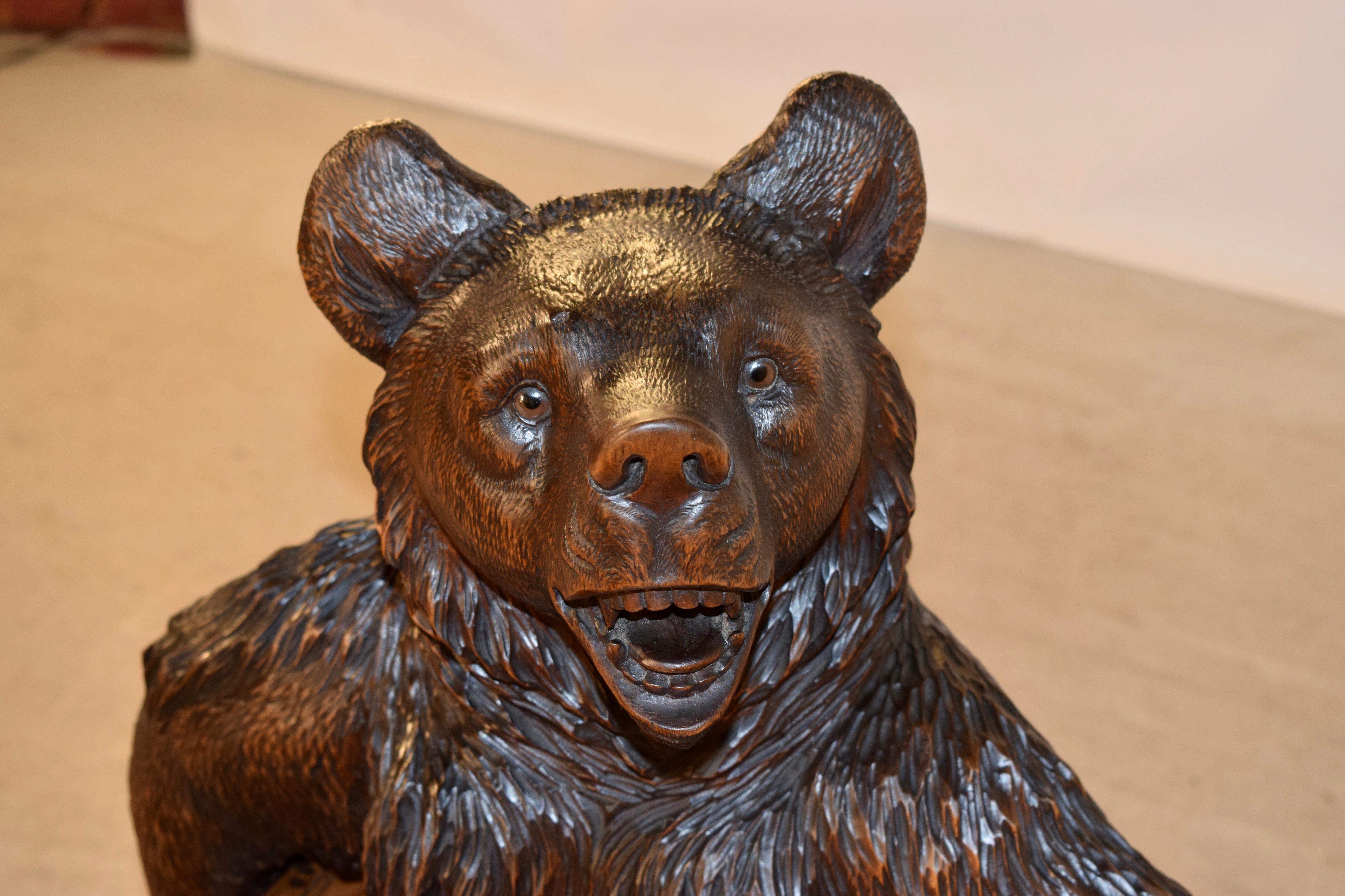 XIXe siècle Banc d'ours insolite sculpté de la Forêt Noire du 19ème siècle en vente