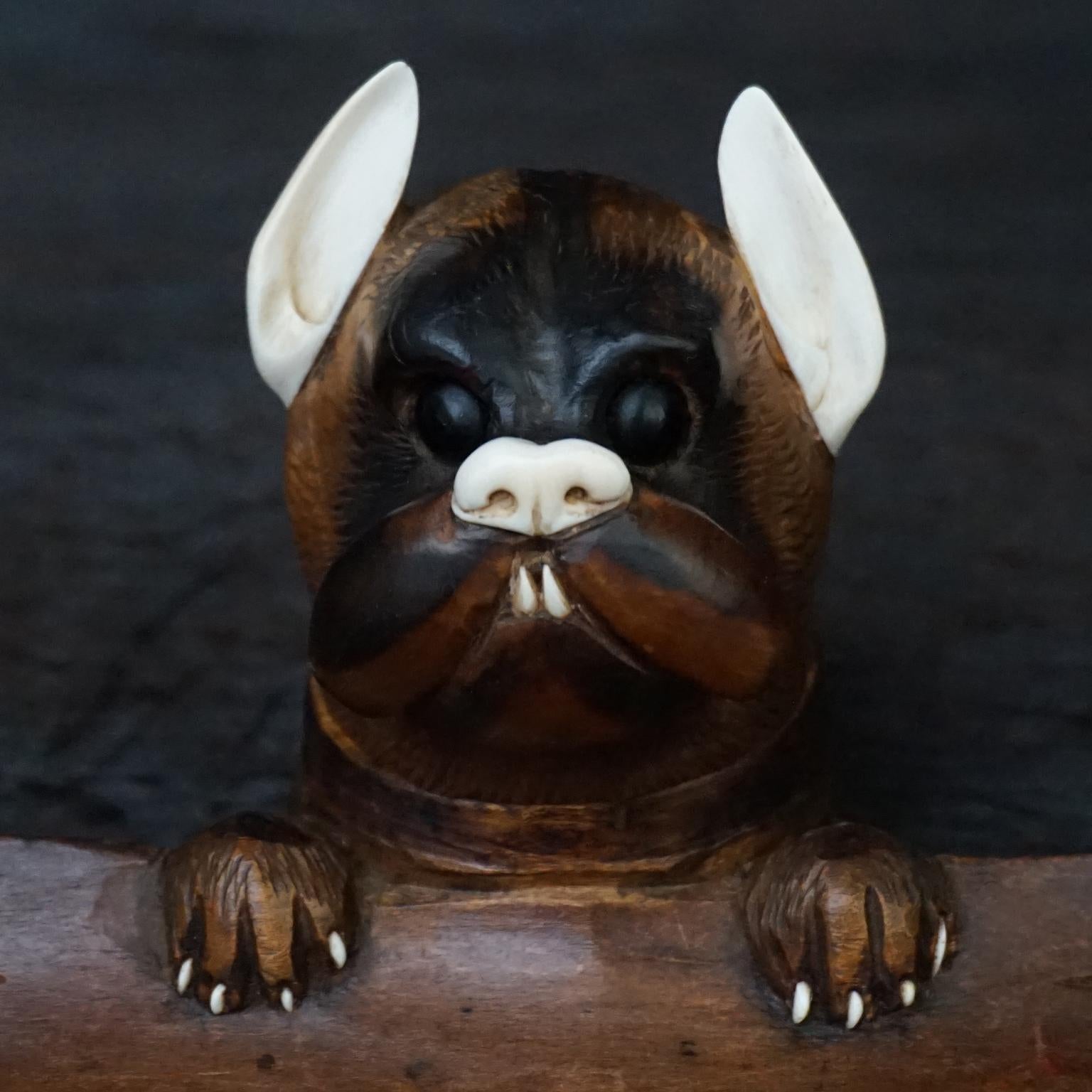 19th Century Black Forest Carved Walnut Dog and Cat Head Inkwells with Pen Rest For Sale 7
