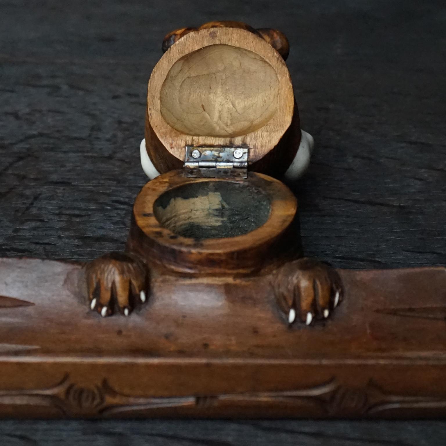 19th Century Black Forest Carved Walnut Dog and Cat Head Inkwells with Pen Rest For Sale 9