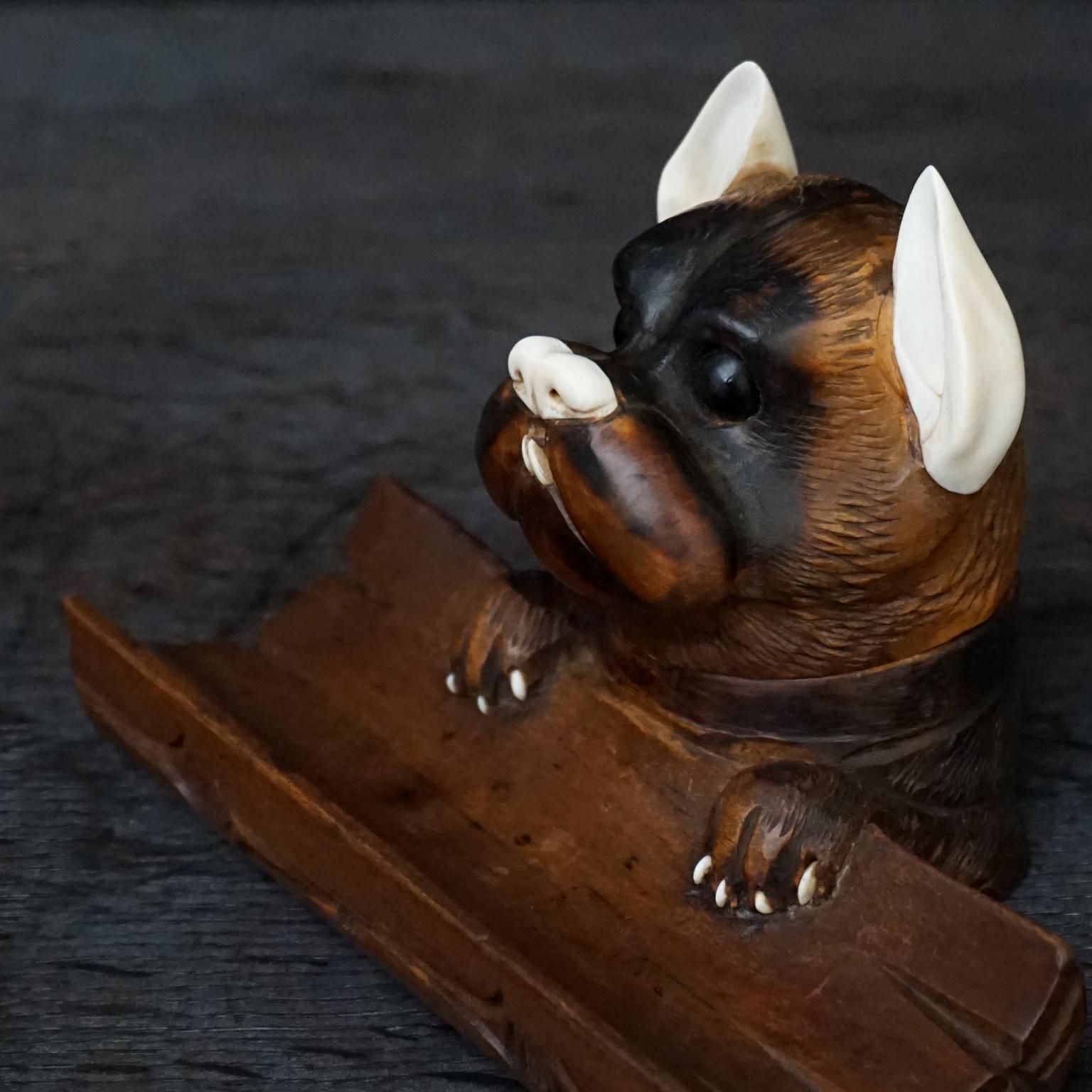 19th Century Black Forest Carved Walnut Dog and Cat Head Inkwells with Pen Rest For Sale 10