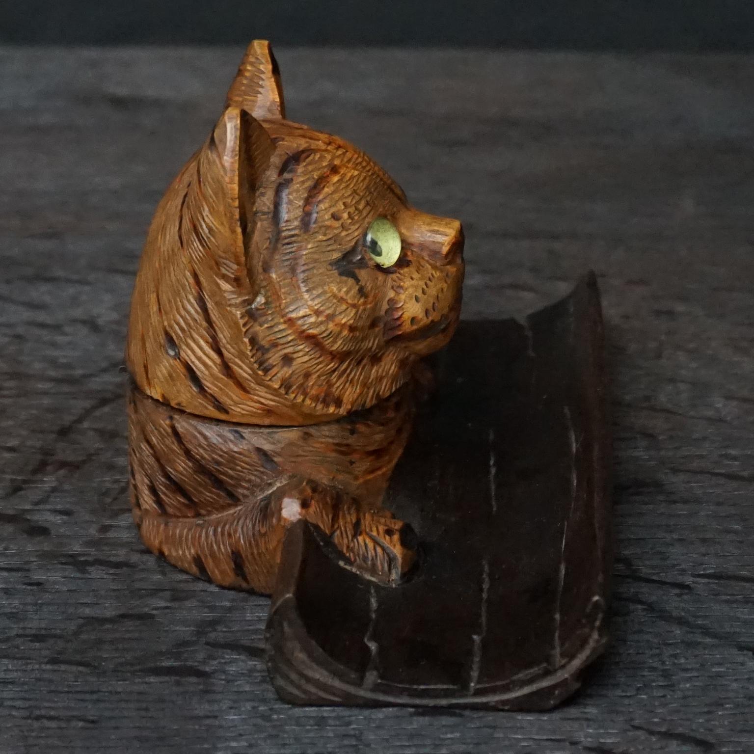 19th Century Black Forest Carved Walnut Dog and Cat Head Inkwells with Pen Rest For Sale 1