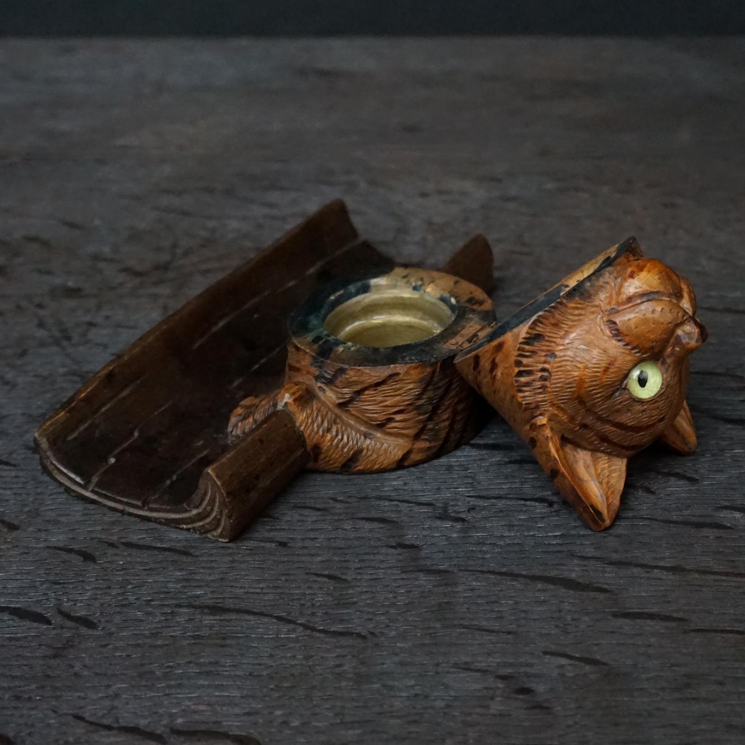 19th Century Black Forest Carved Walnut Dog and Cat Head Inkwells with Pen Rest For Sale 2