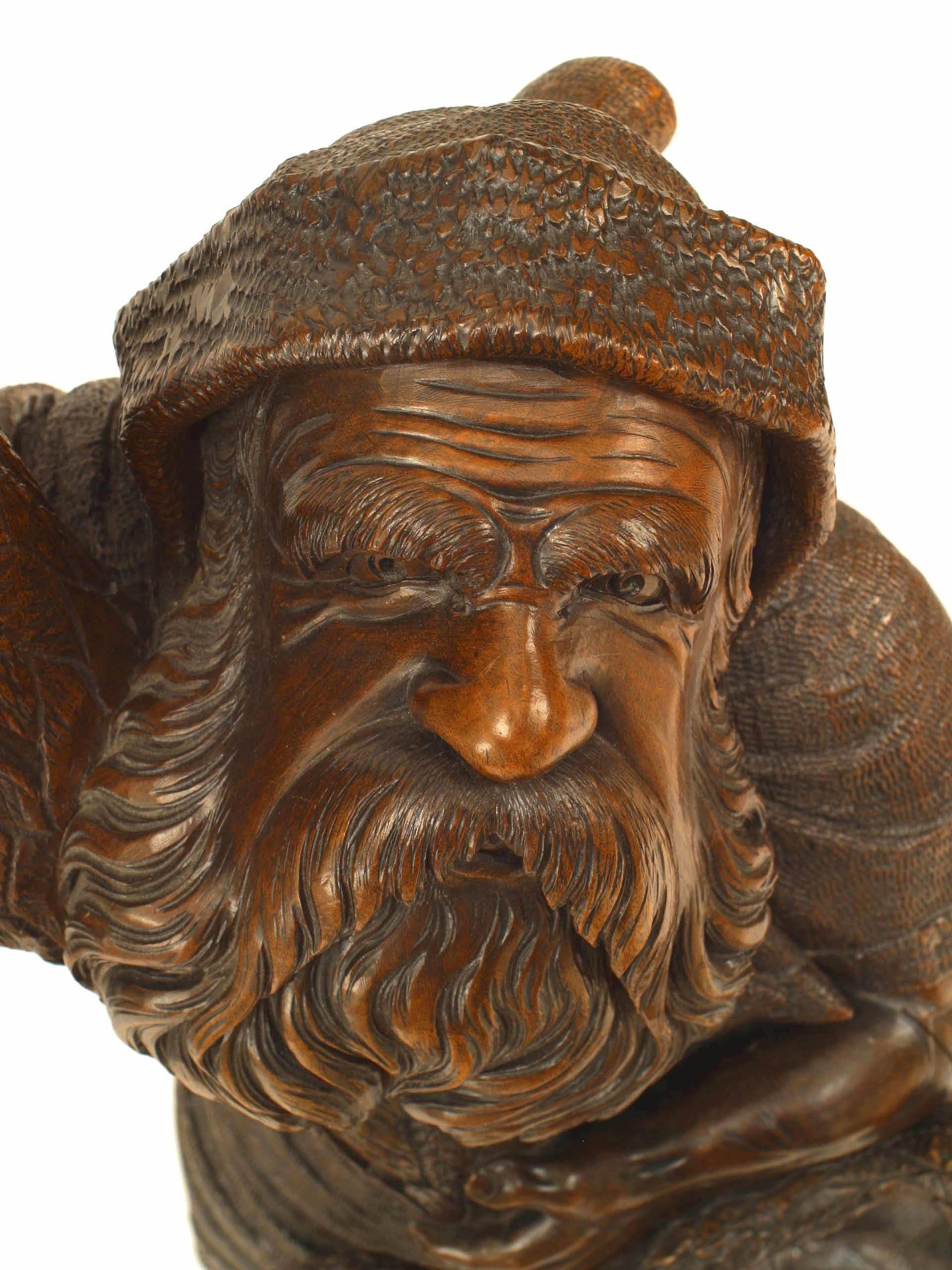 Porte-chapeau rustique pour gnomes en noyer, style Black Forest en vente 7