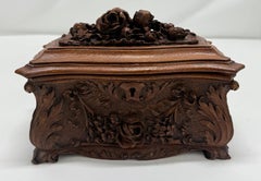 Siglo XIX, ataúd de joyería de nogal tallado de la Selva Negra Región de Brienz