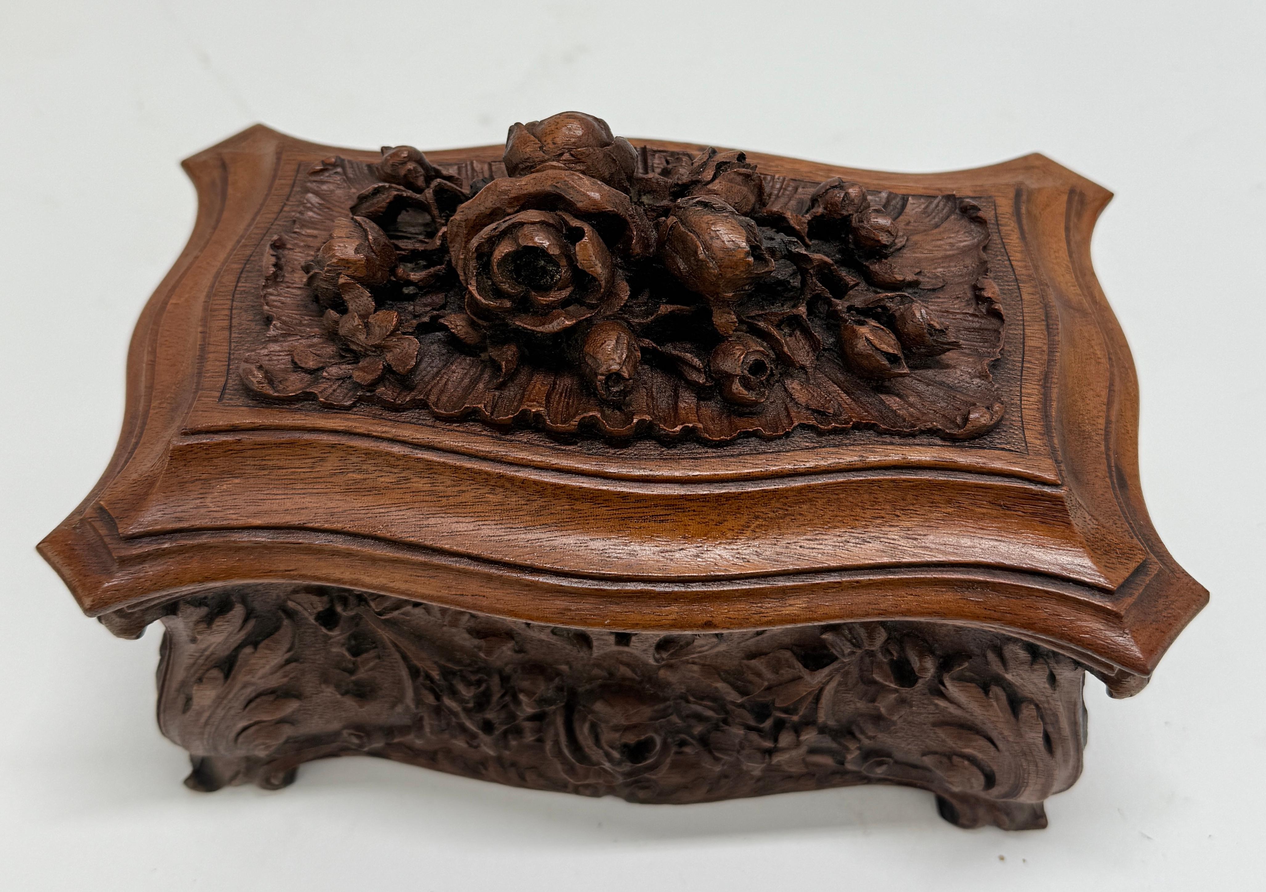 19th Century, Black Forest Carved Walnut Jewelry Casket Brienz Region For Sale 2