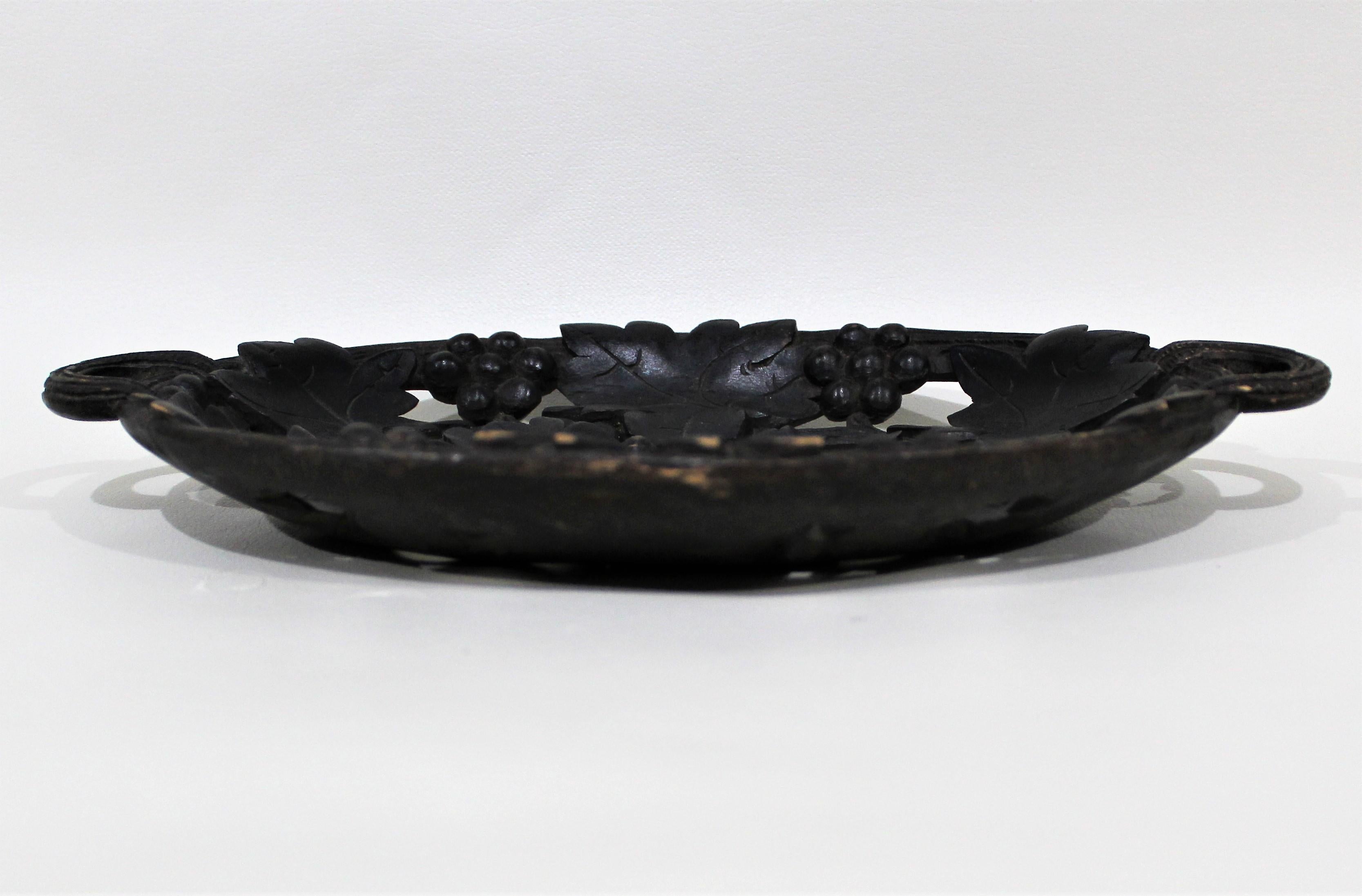 19th Century Black Forest Carved Walnut Serving Tray or Bowl In Good Condition In Hamilton, Ontario