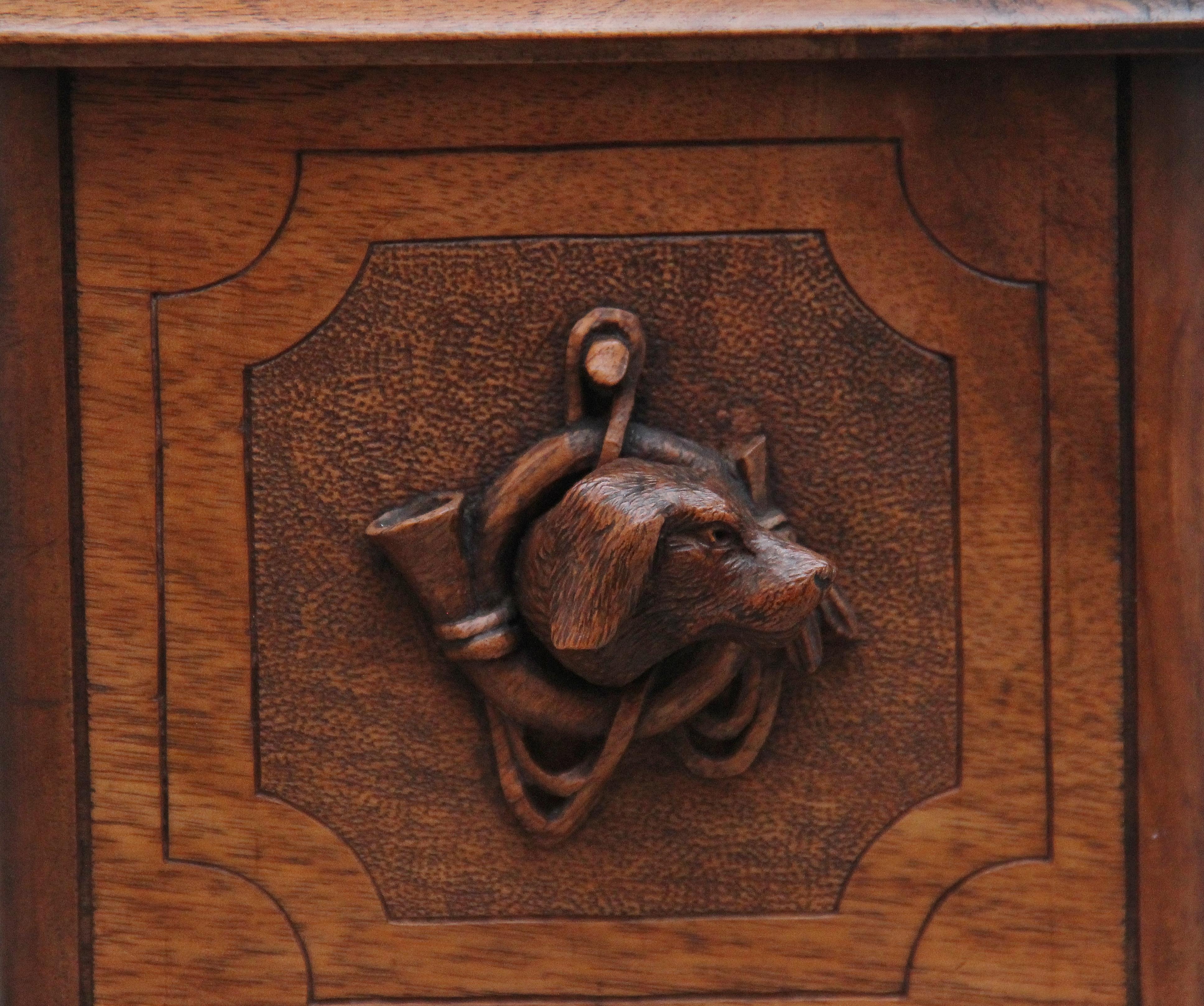 19th Century black forest carved wood casket In Good Condition For Sale In Martlesham, GB