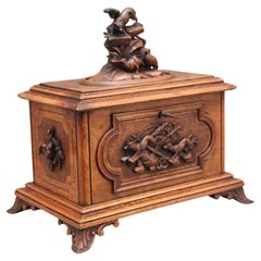 Cercueil en bois sculpté Black Forest du 19e siècle