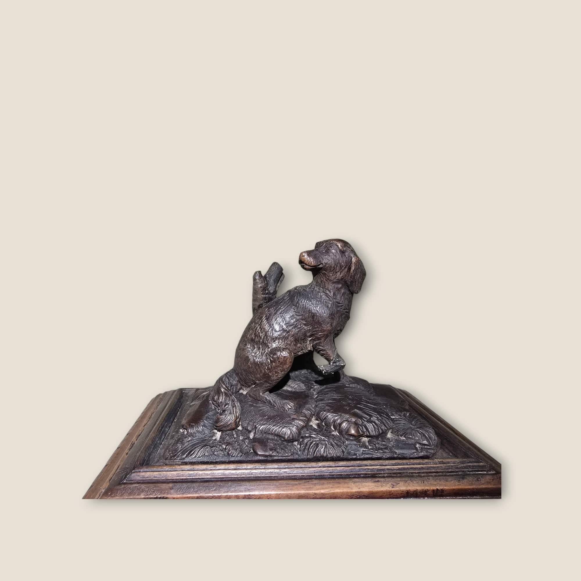Boîte à cigares Black Forest du 19e siècle - Wood Wood sculpté à la main en vente 7