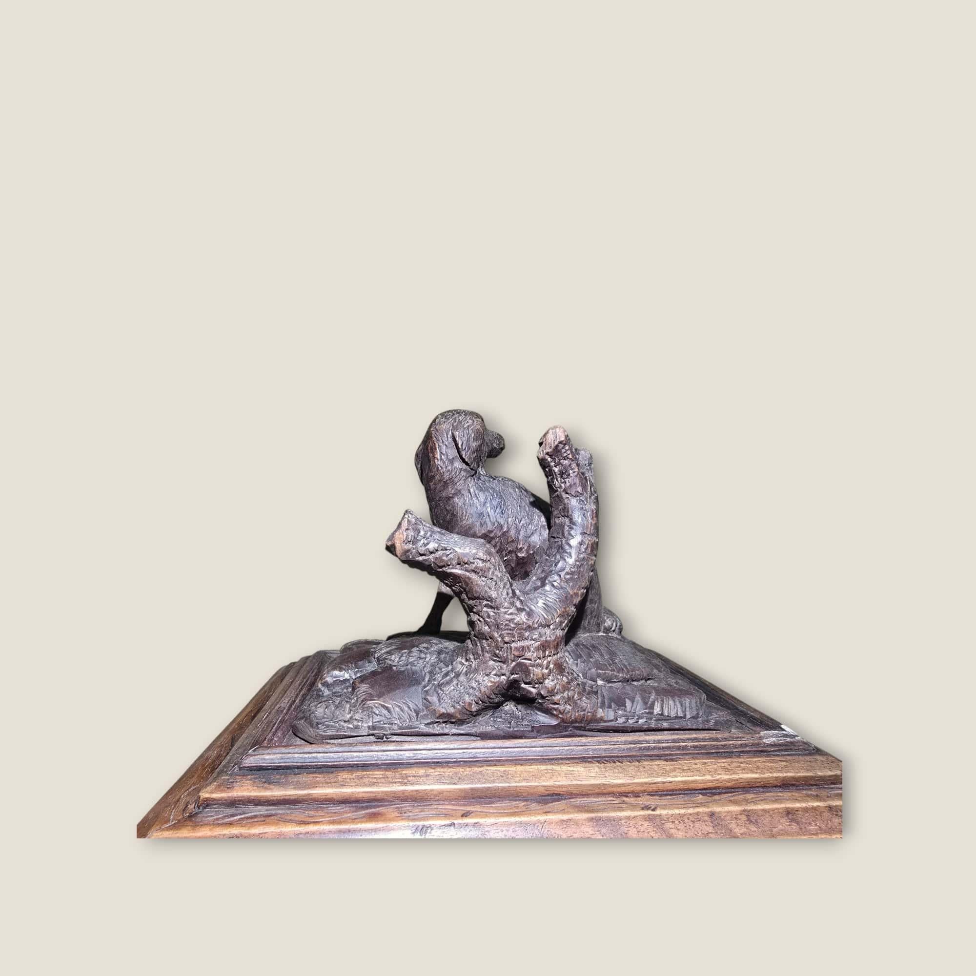 Boîte à cigares Black Forest du 19e siècle - Wood Wood sculpté à la main en vente 2