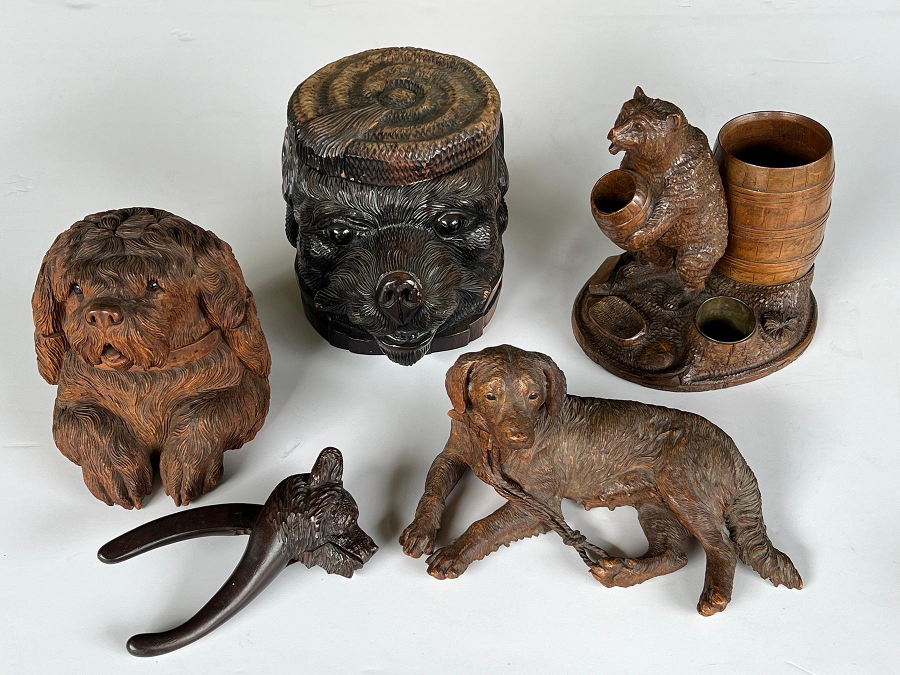 Porta sigari Black Forest del XIX secolo raffigurante un orso che tiene in mano un barile in vendita 4