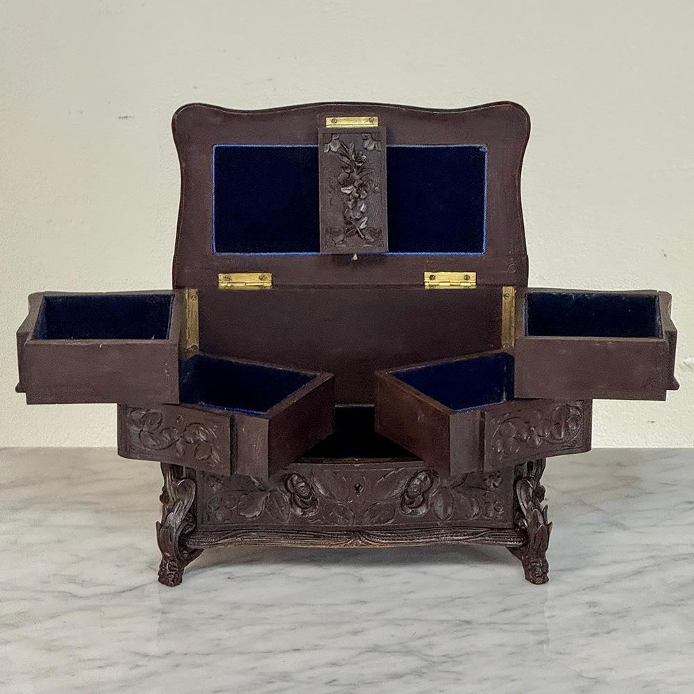 19th Century Black Forest Hand-Carved Jewelry Box For Sale 6