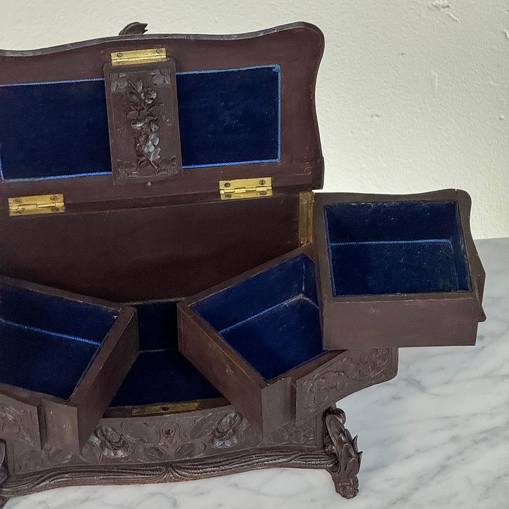19th Century Black Forest Hand-Carved Jewelry Box For Sale 9