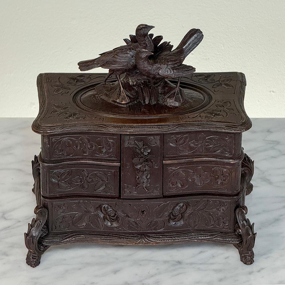 19th Century Black Forest Hand-Carved Jewelry Box For Sale 3
