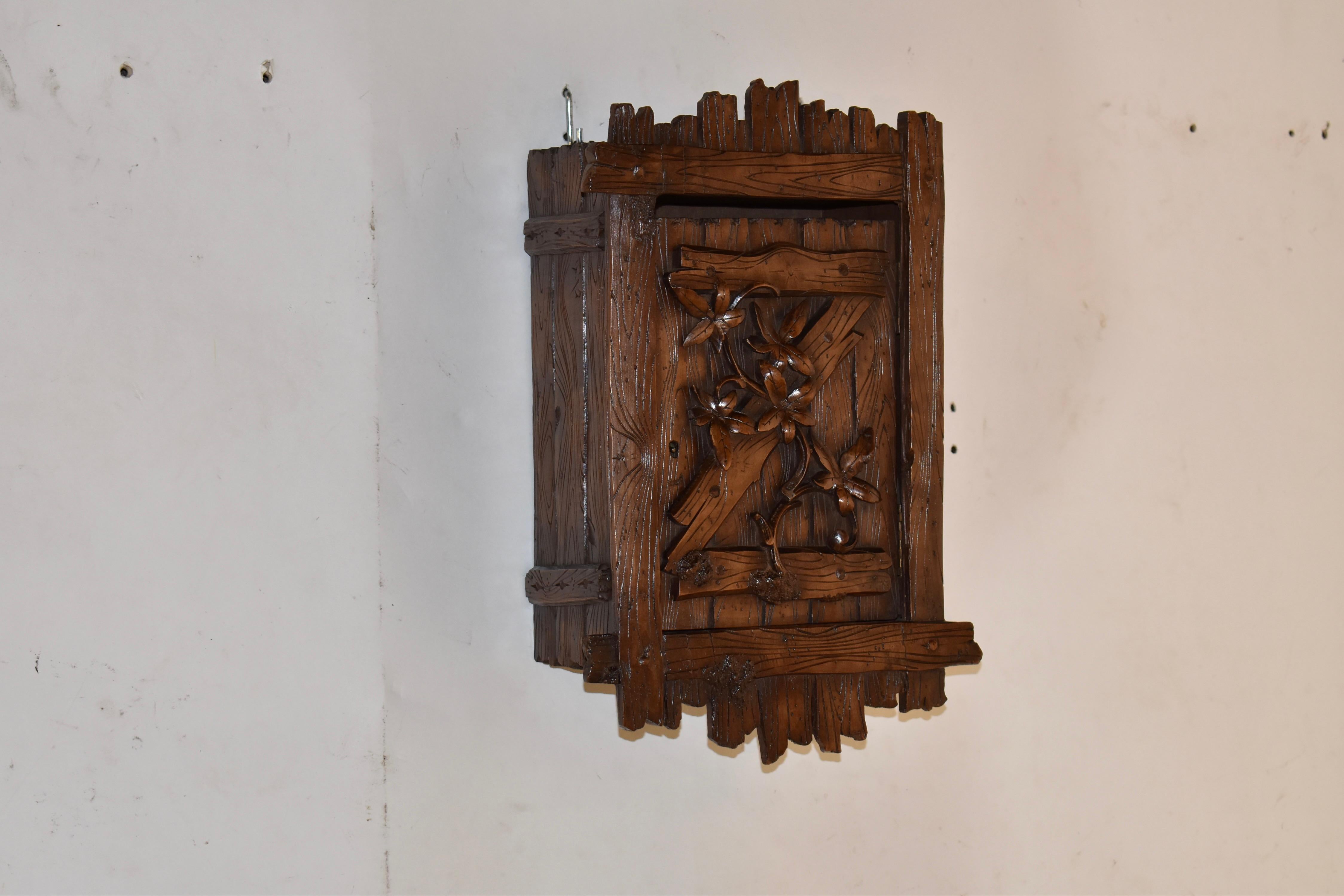 19th Century Black Forest Hanging Wall Box In Good Condition For Sale In High Point, NC