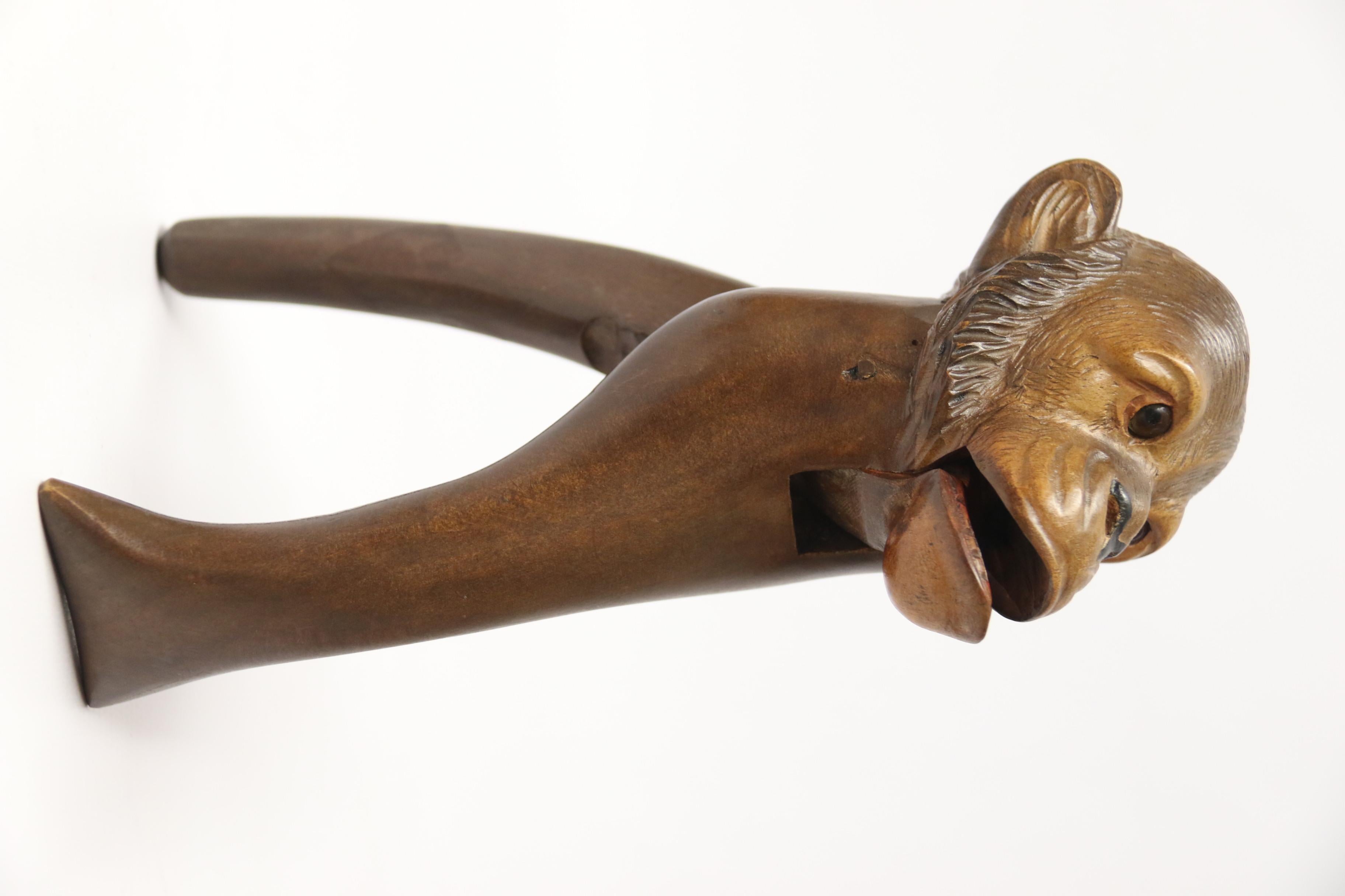 Sculpté à la main Casse-noisette du XIXe siècle de Black Forest en forme de singe, vers 1890 en vente