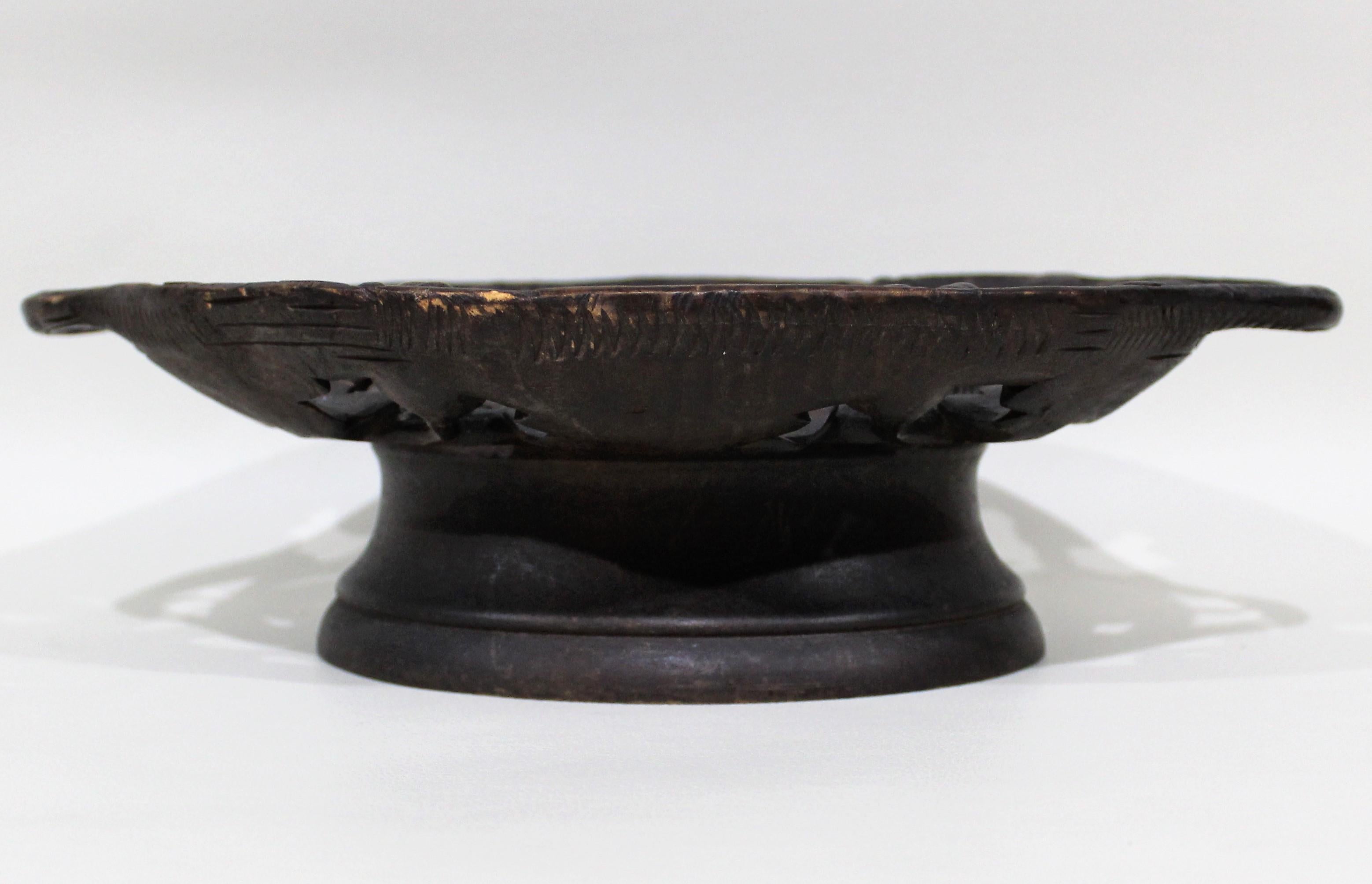 19th Century Black Forest Pierced Oak Carved Tray or Bowl For Sale 1