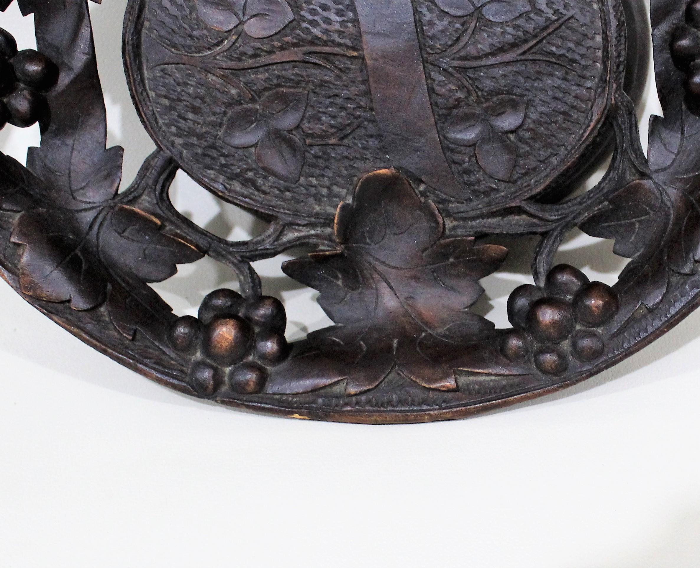 19th Century Black Forest Pierced Oak Carved Tray or Bowl For Sale 3
