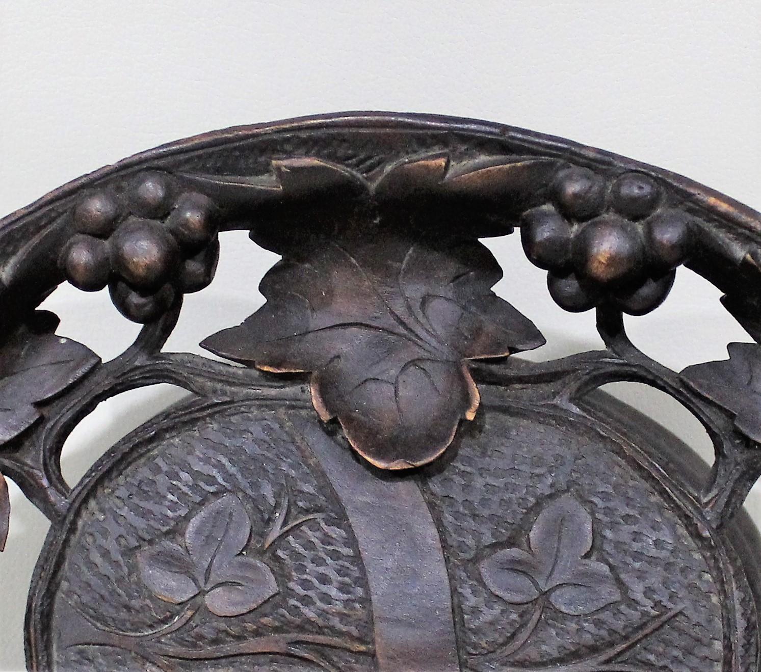 19th Century Black Forest Pierced Oak Carved Tray or Bowl For Sale 4