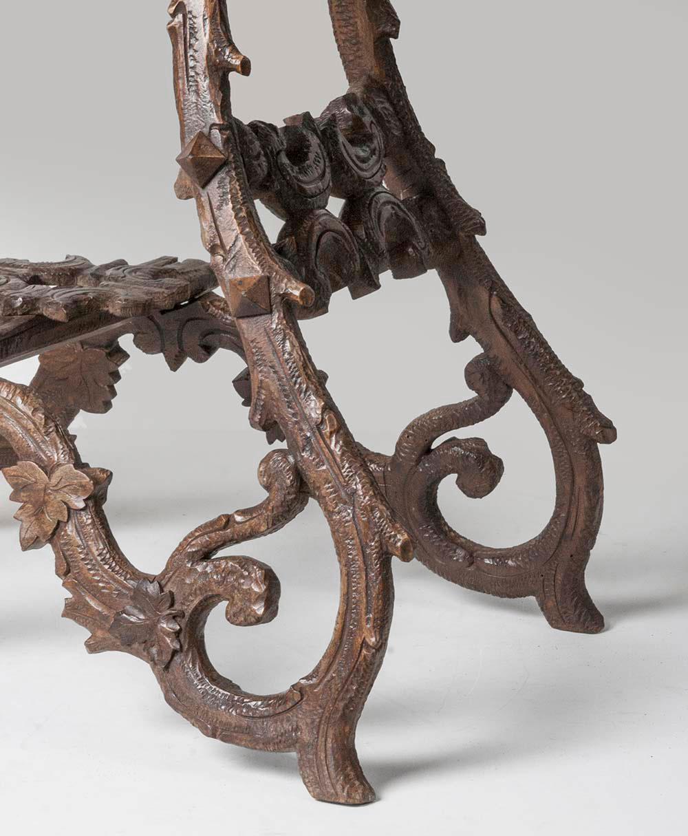 19th Century Black Forest Plant Stand, Jardinière Carved Chestnut Wood In Good Condition In Casteren, Noord-Brabant