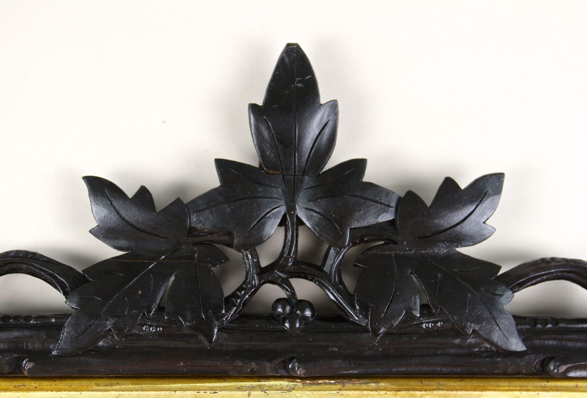 Intagliato a mano Specchio rustico Black Forest del XIX secolo, intagliato a mano, Germania, 1870 ca. in vendita