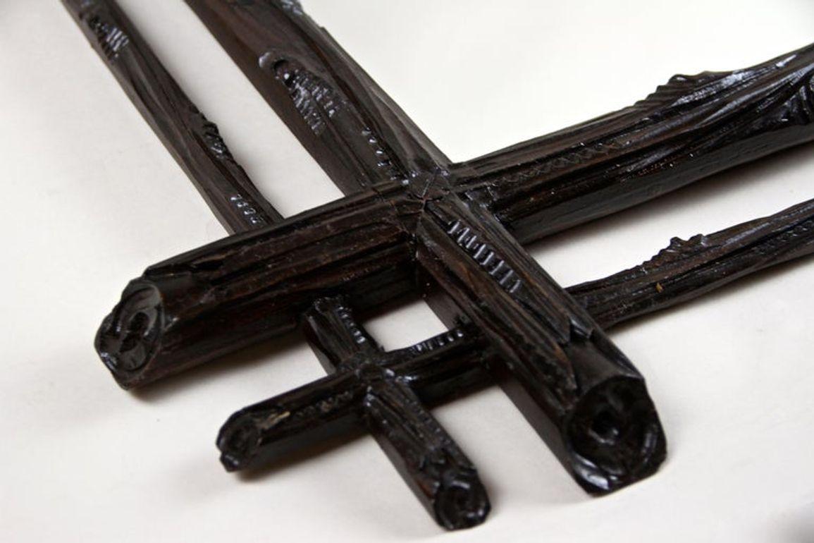 Miroir rustique du 19e siècle avec sculpture d'armoiries, Black Forest, vers 1880 en vente 7
