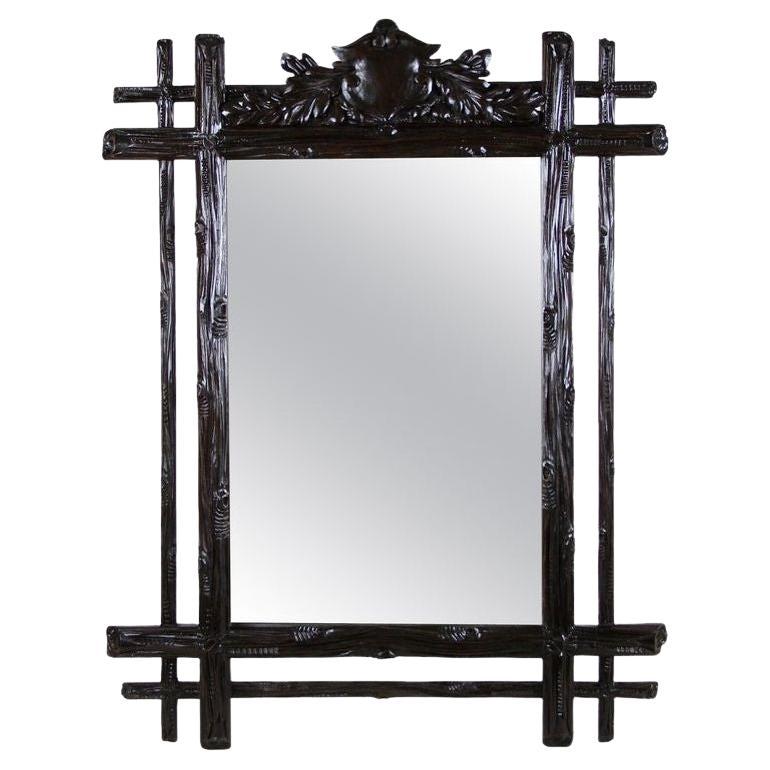 Miroir rustique du 19e siècle avec sculpture d'armoiries, Black Forest, vers 1880 en vente