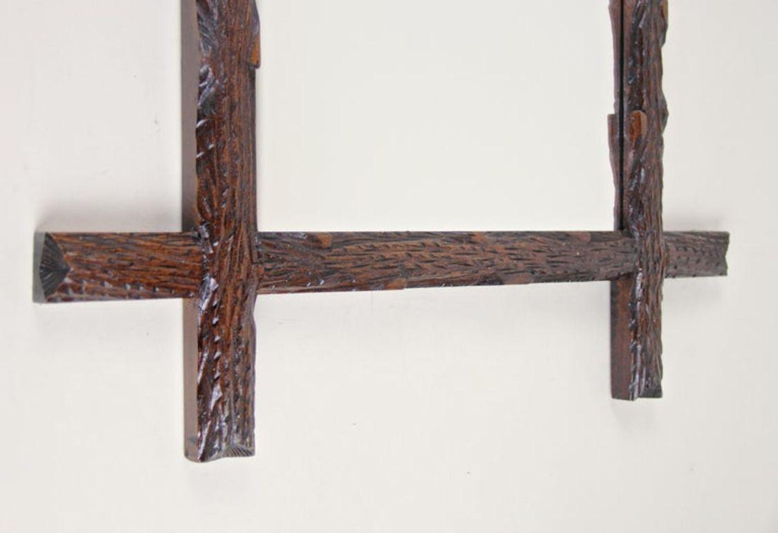 Espejo rústico de pared Black Forest del siglo XIX, tallado a mano, Austria, hacia 1880 en venta 1