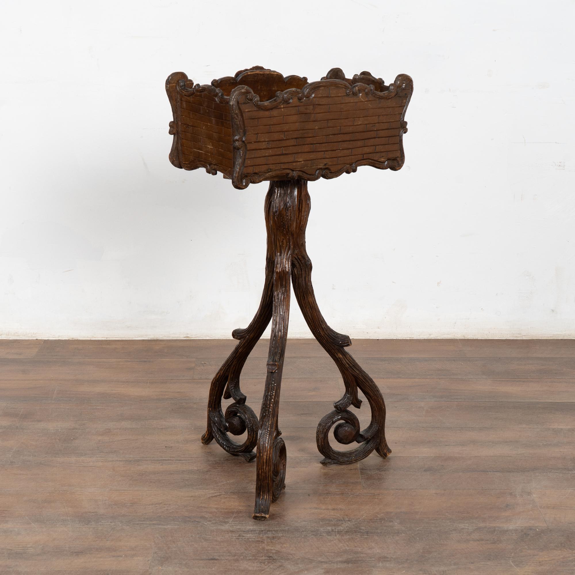 Jardinière sculptée du 19e siècle, style Black Forest, Suède en vente 6