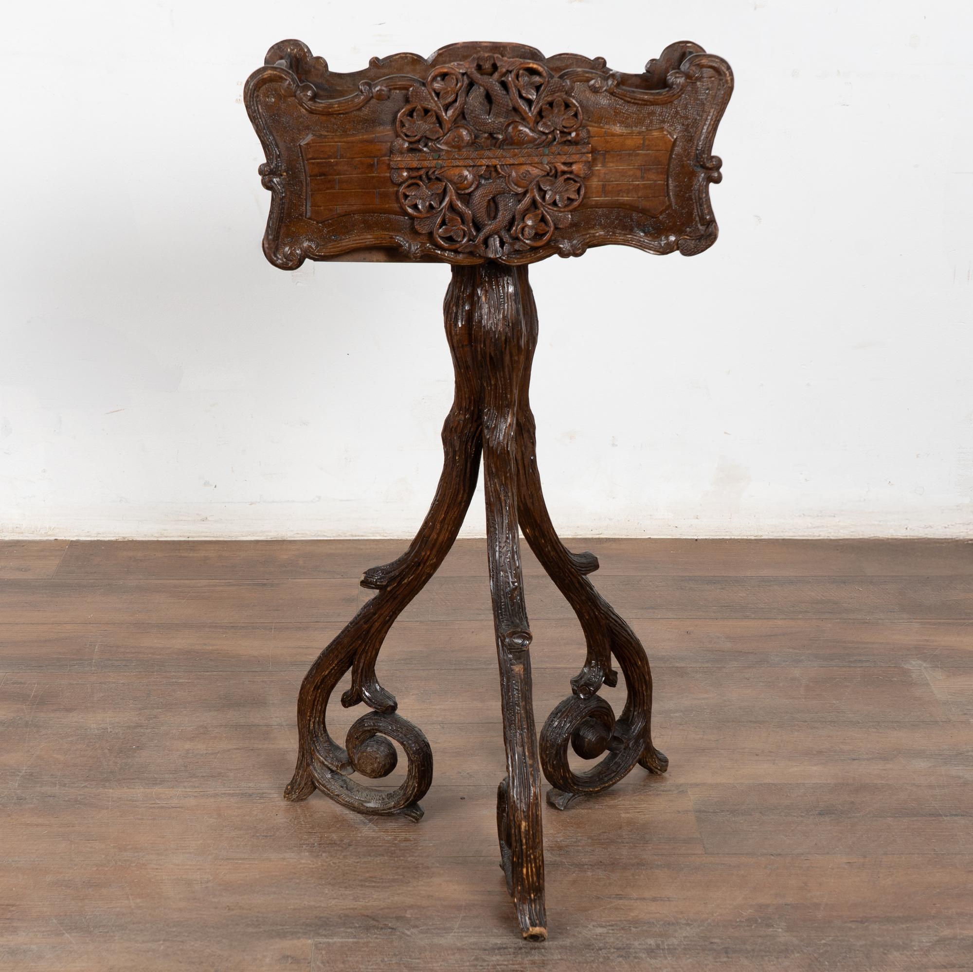 Forêt-Noire Jardinière sculptée du 19e siècle, style Black Forest, Suède en vente