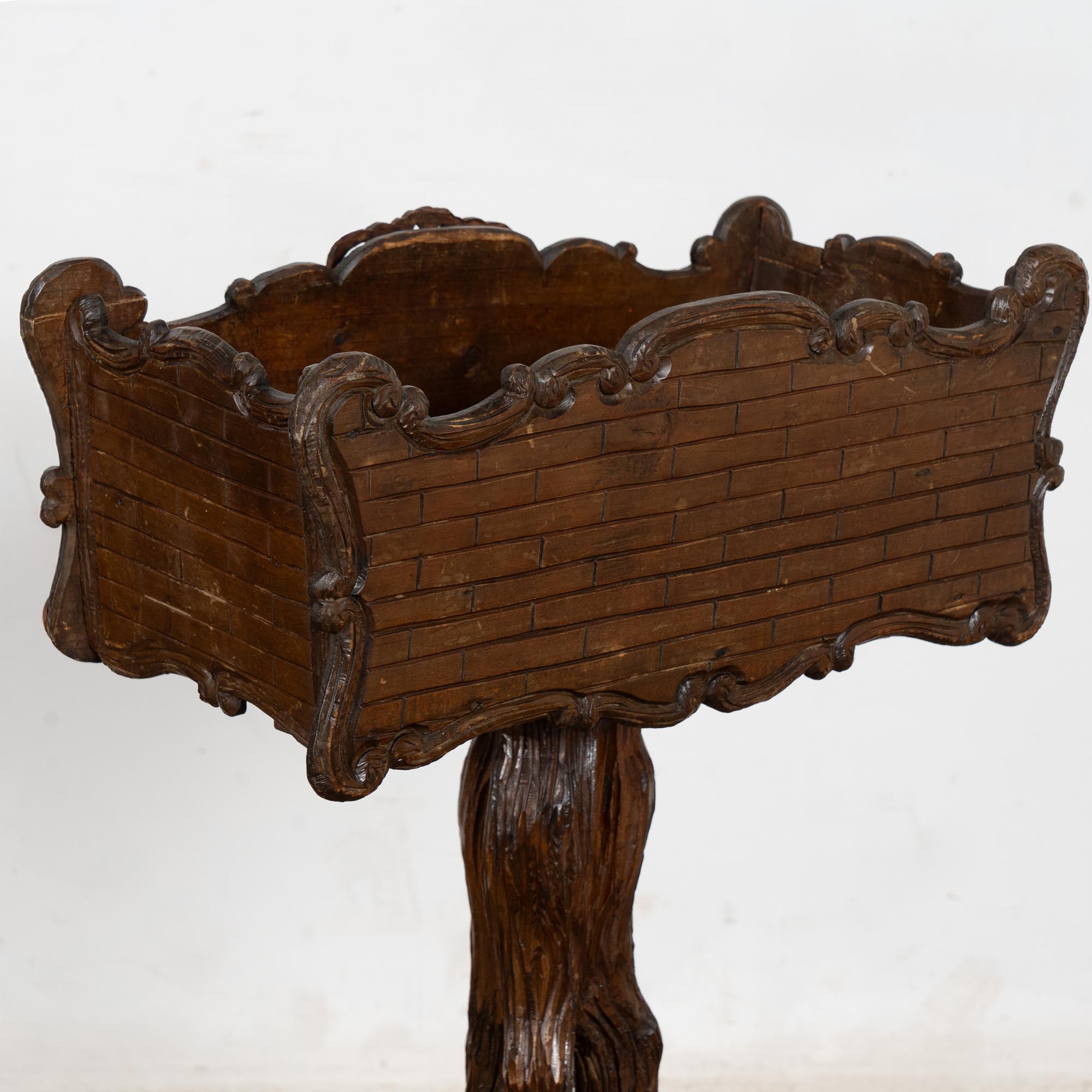 Jardinière sculptée du 19e siècle, style Black Forest, Suède en vente 2