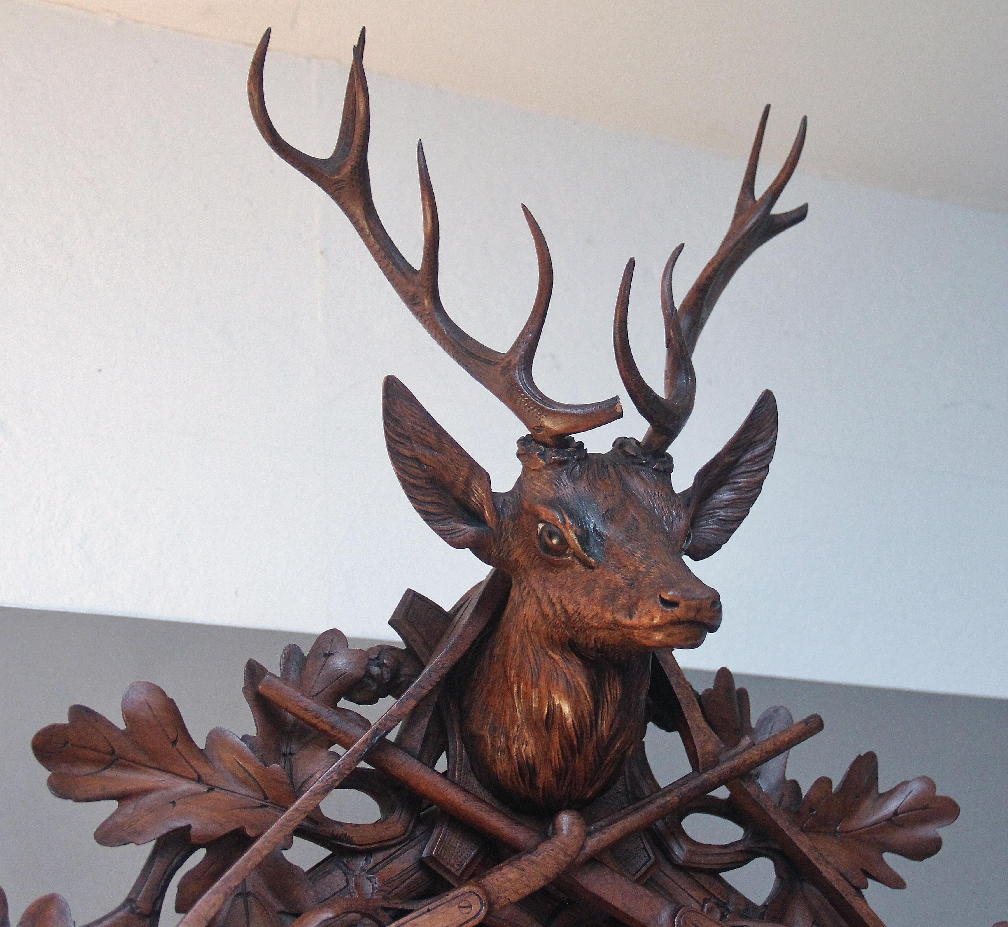 19th Century black forest walnut cuckoo clock In Good Condition For Sale In Martlesham, GB