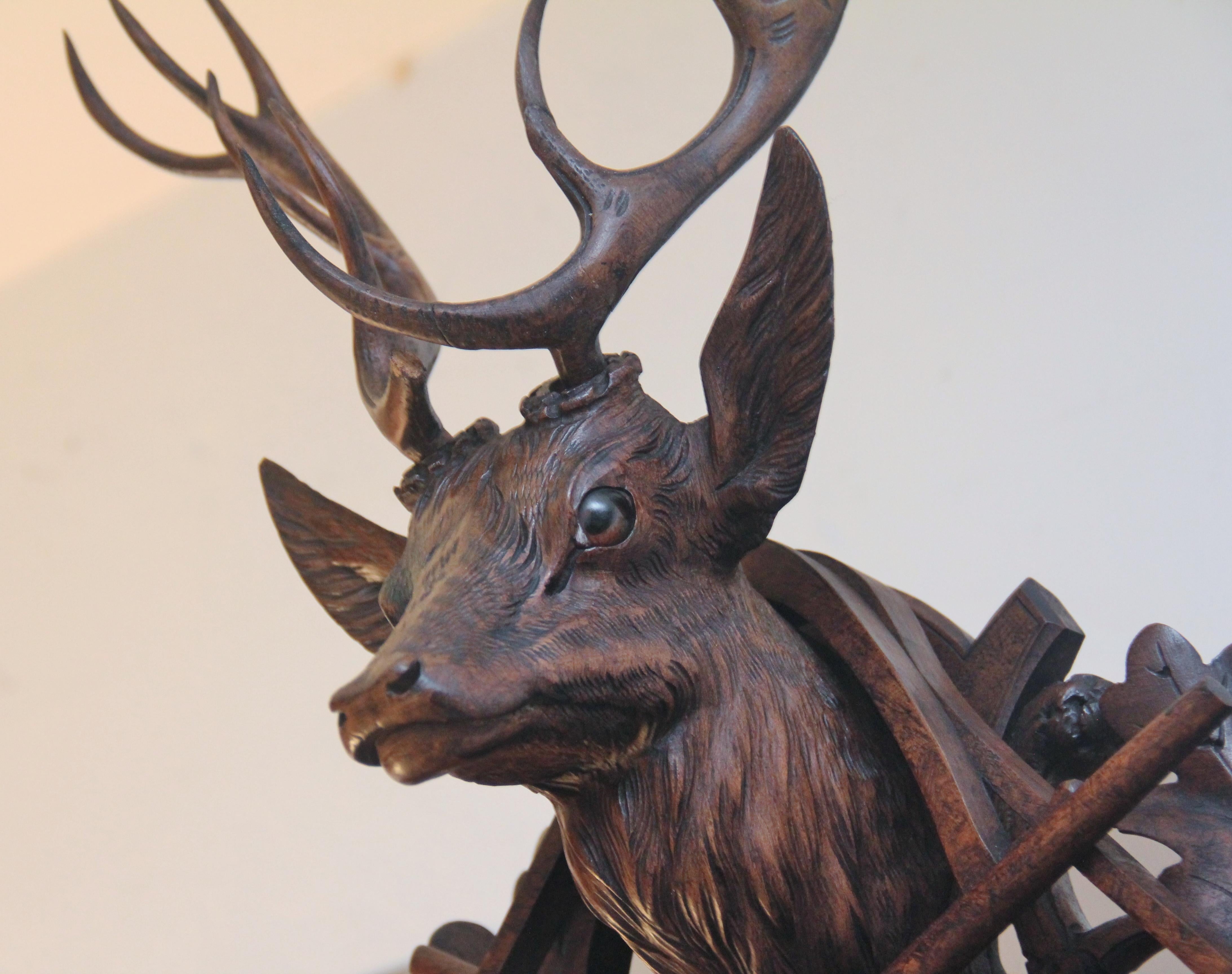 Walnut 19th Century black forest walnut cuckoo clock For Sale
