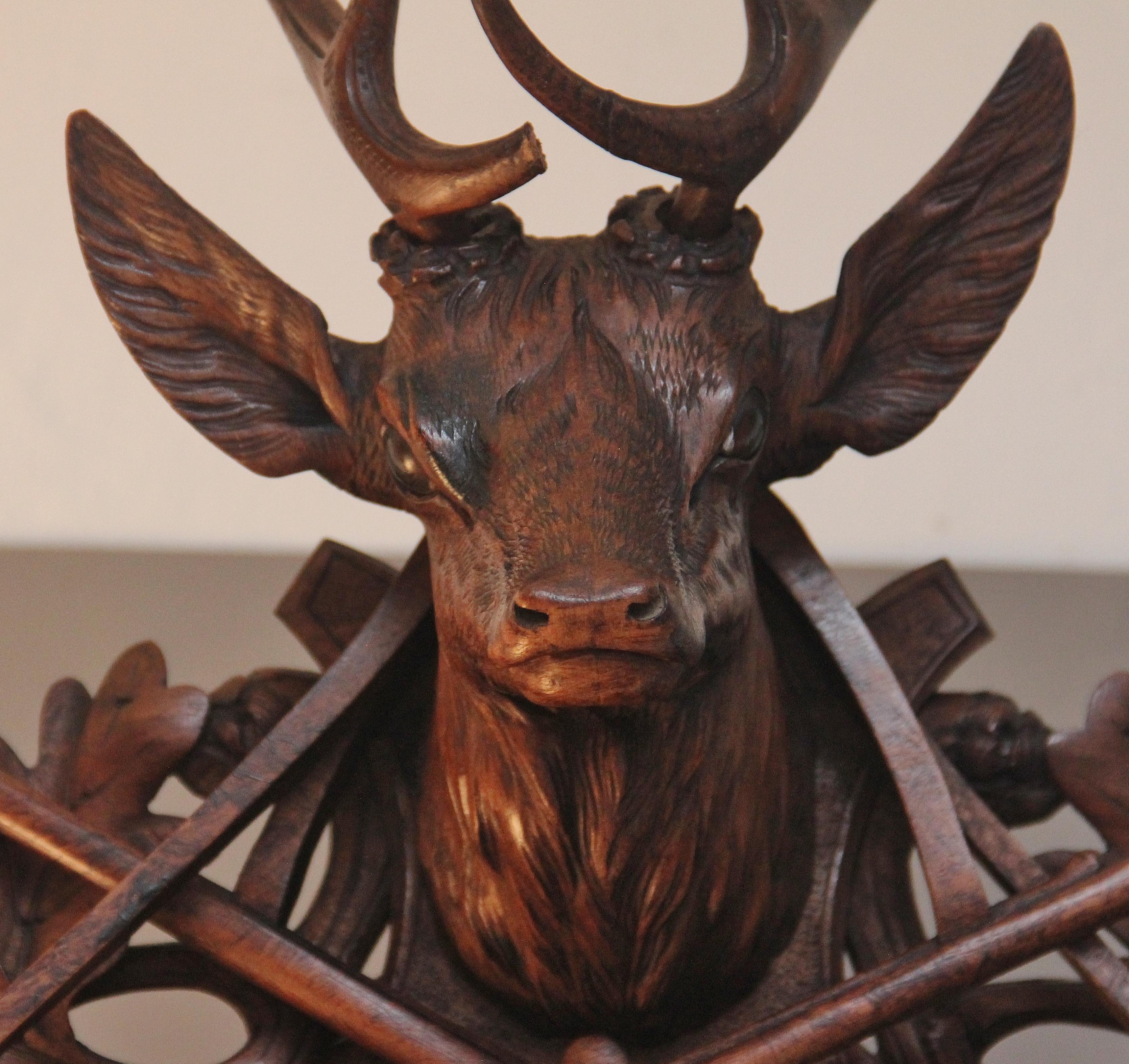 19th Century black forest walnut cuckoo clock For Sale 1