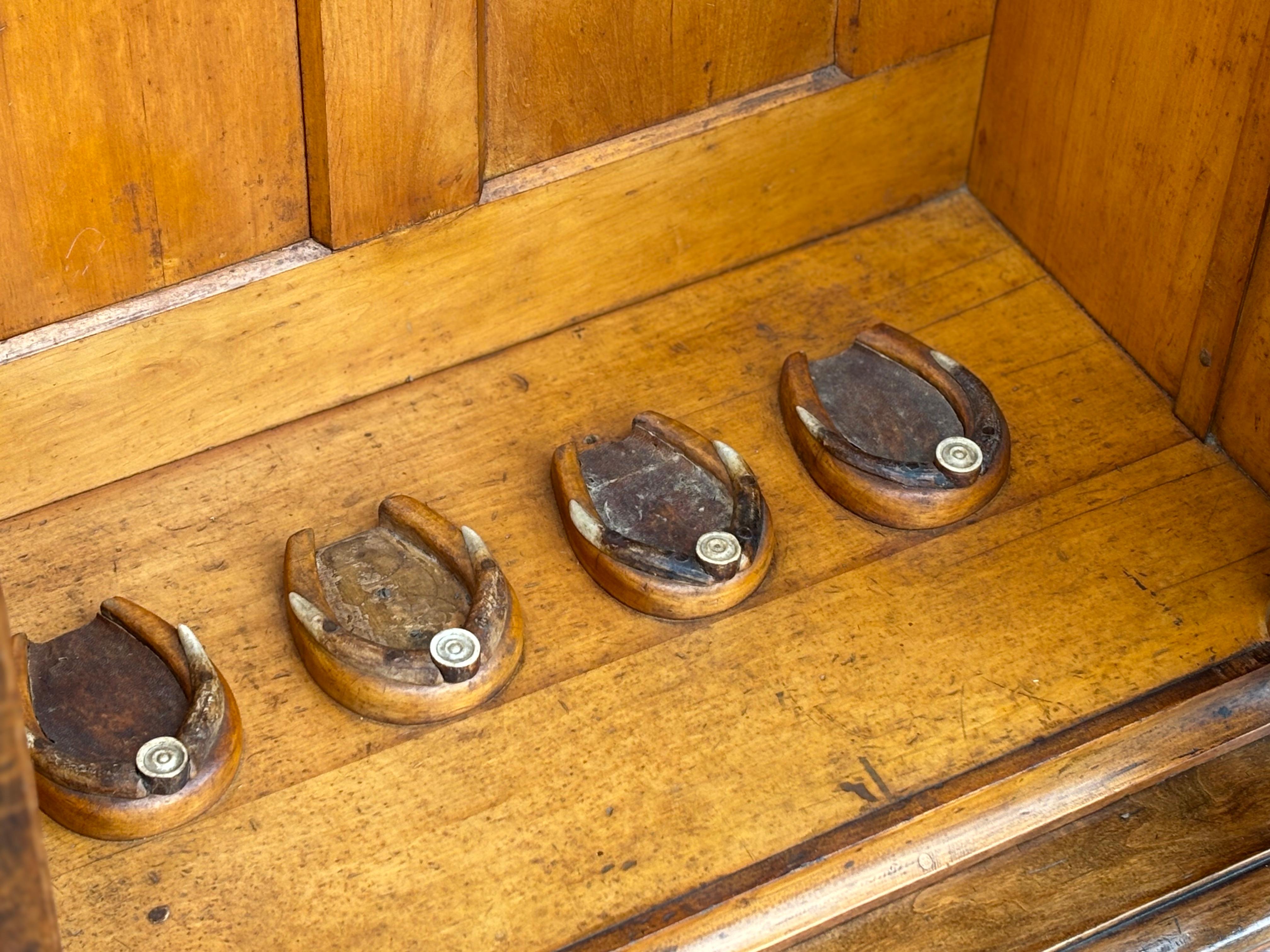 Armoire à fusils en bois de Black Forrest du 19ème siècle en vente 1