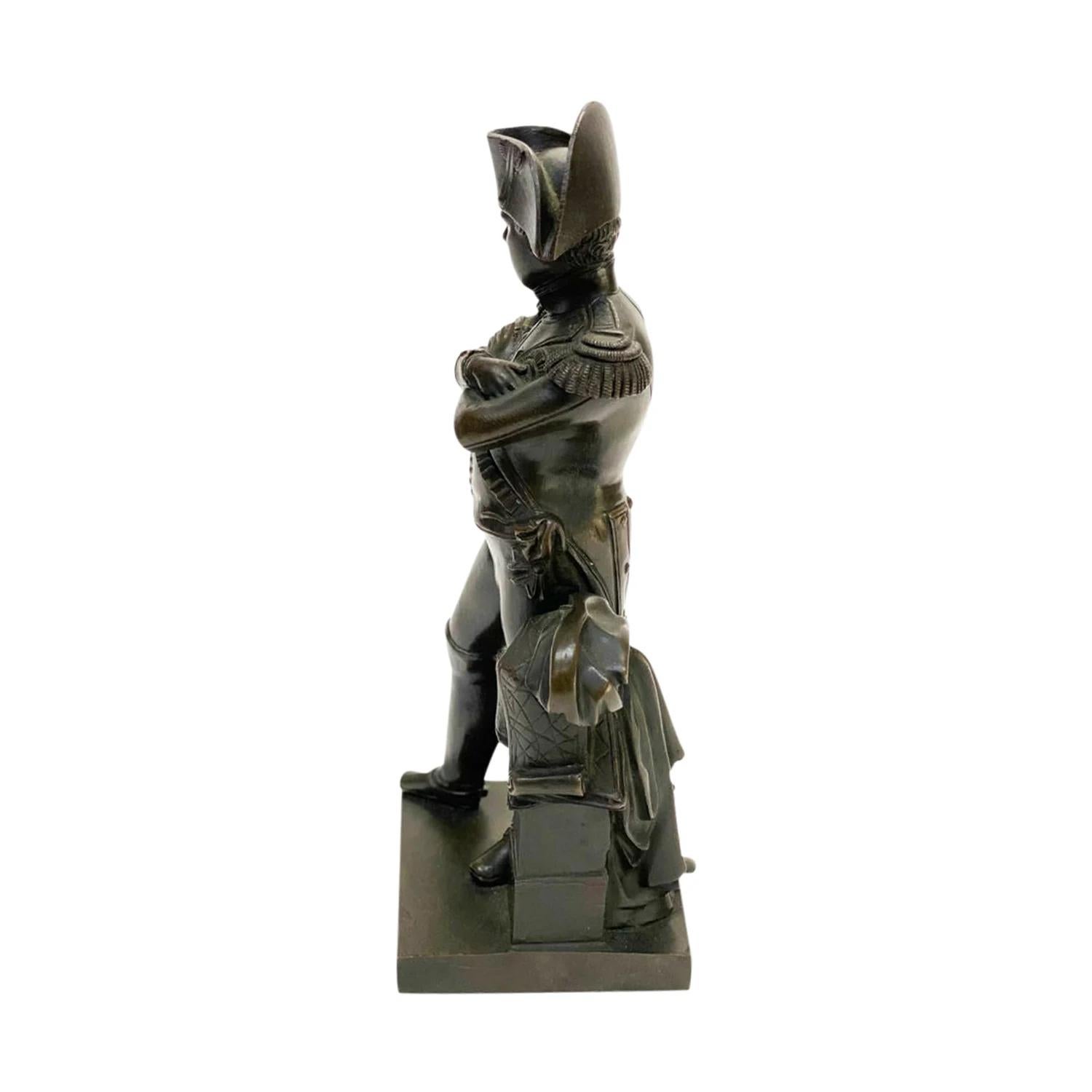 Empire Sculpture française vintage Napoléon Bonaparte du 19ème siècle en bronze patiné en vente