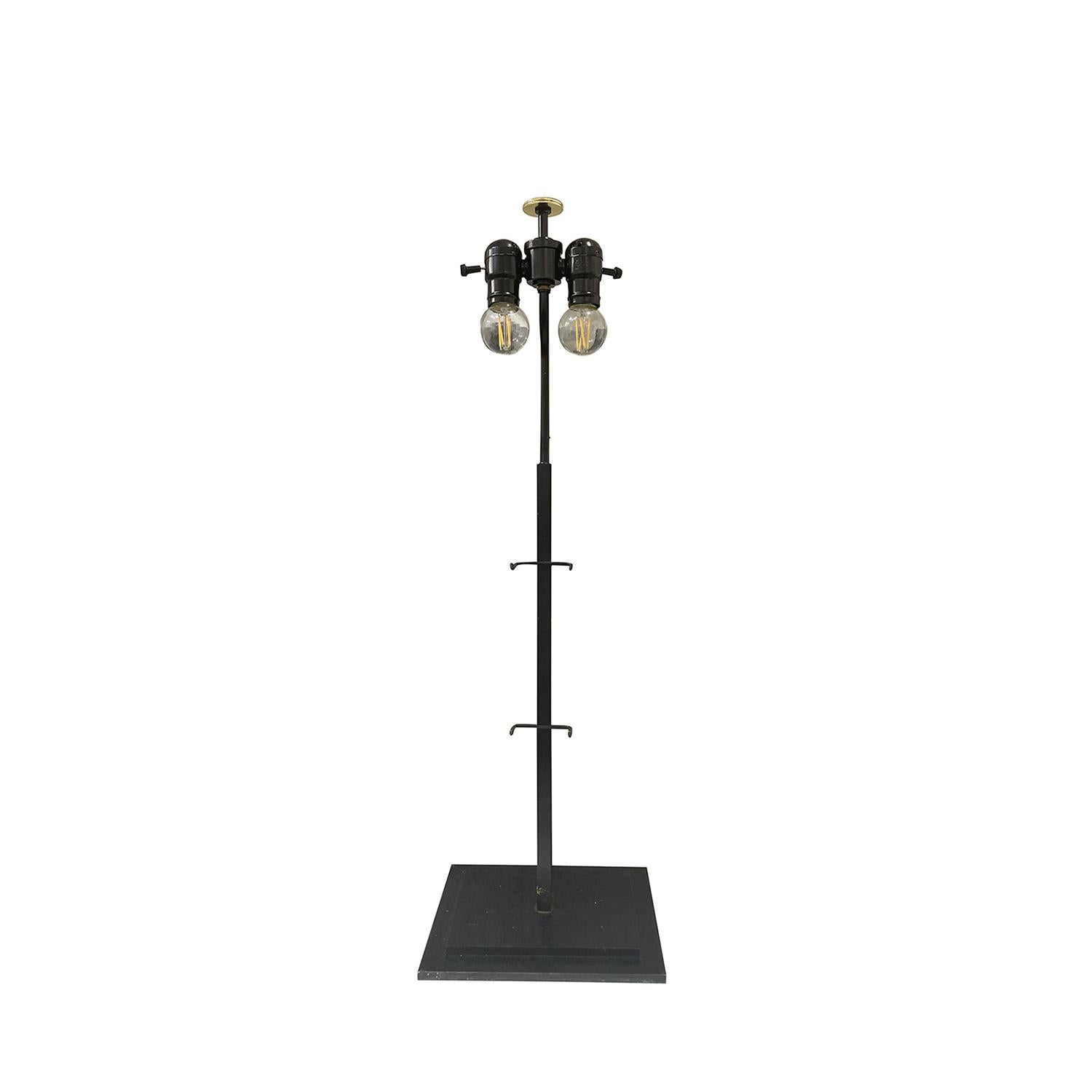19th Century Black French Sculptural Iron Floor Lamp - Antique Light For Sale 3
