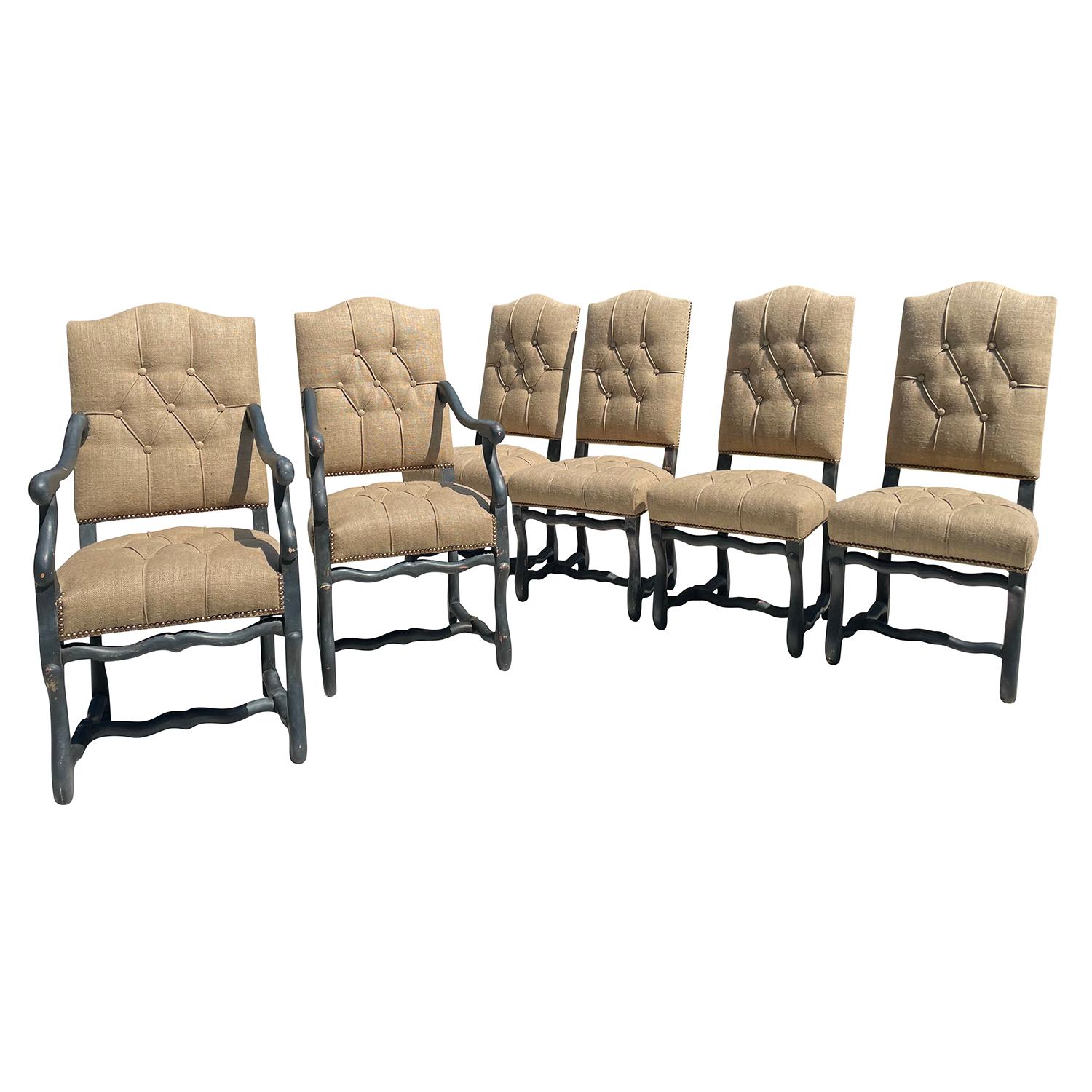 Ein schwarzer, antiker französischer Satz von sechs os du mouton (Schafsknochen) Esszimmerstühlen, bestehend aus zwei Sesseln und vier Beistellstühlen aus handgefertigtem, lackiertem Buchenholz, in gutem Zustand. Die Pariser Eckstühle haben eine